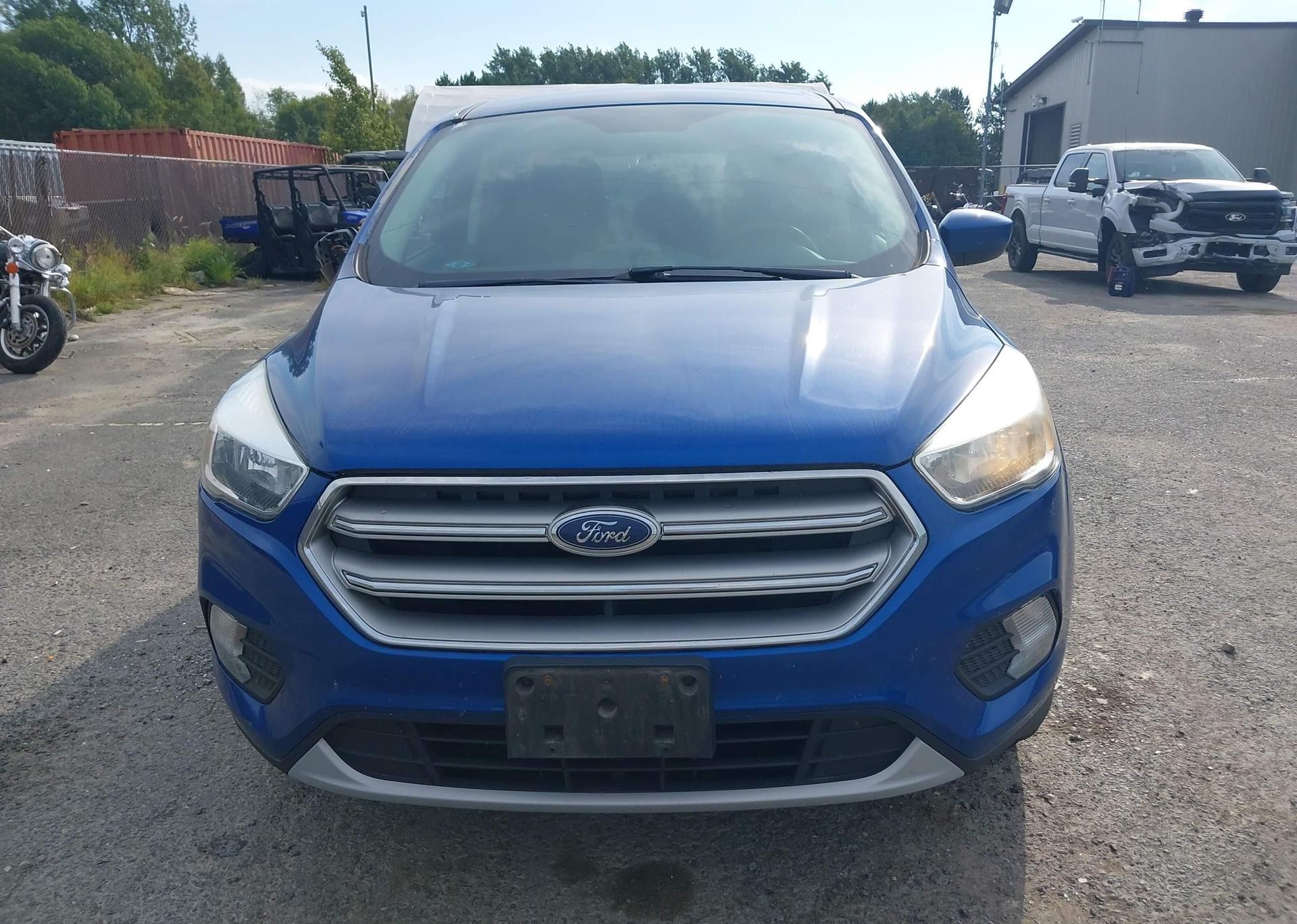 2017 FORD ESCAPE SE