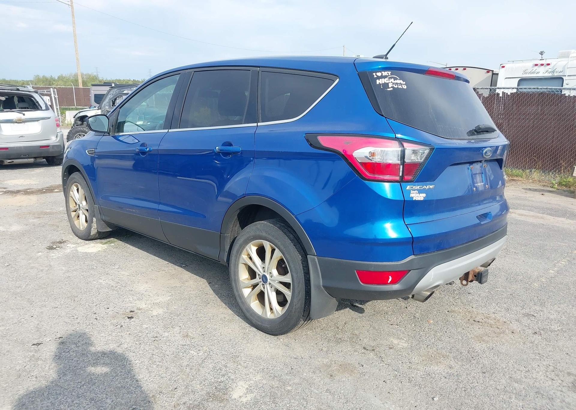 2017 FORD ESCAPE SE