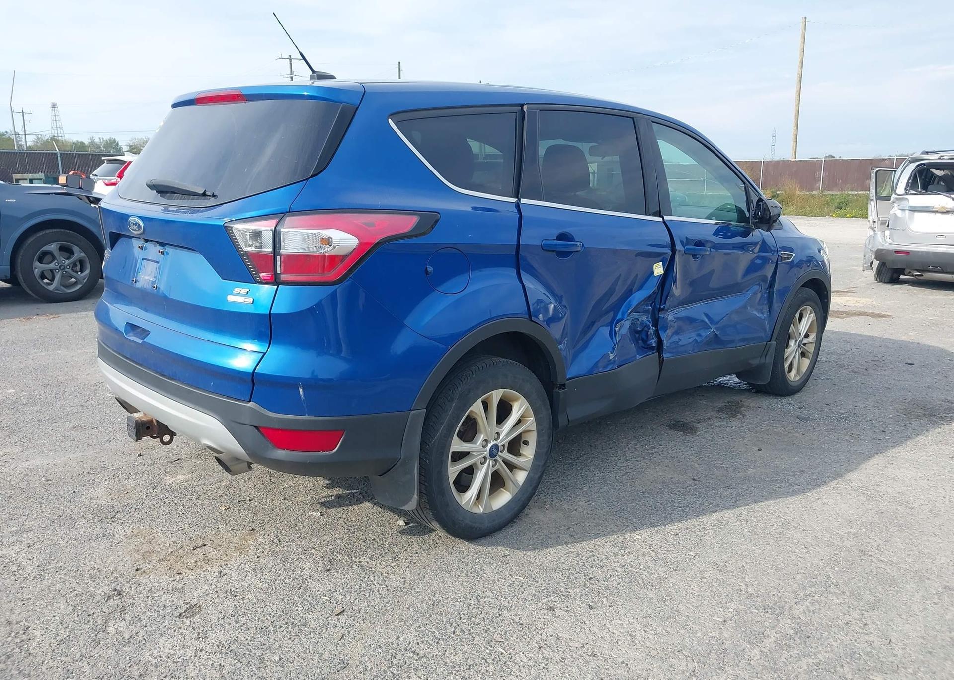 2017 FORD ESCAPE SE