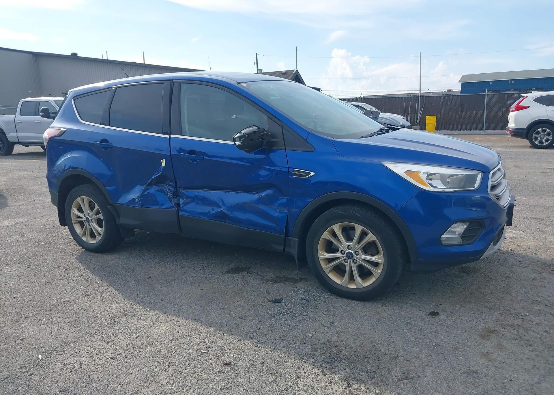 2017 FORD ESCAPE SE