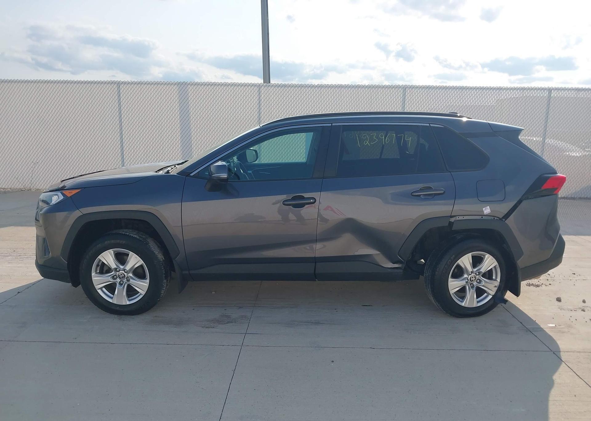 2021 TOYOTA RAV4 XLE