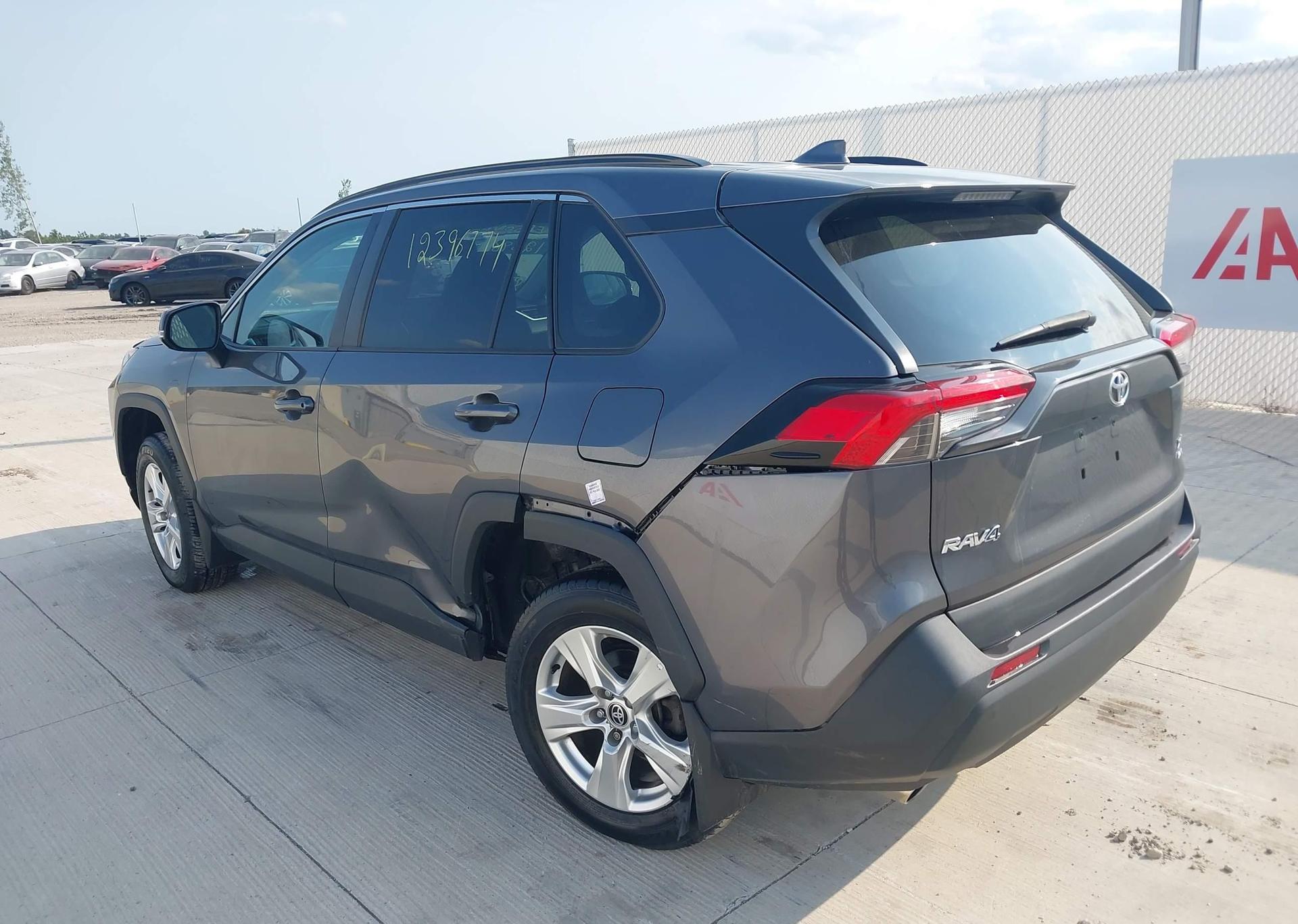 2021 TOYOTA RAV4 XLE
