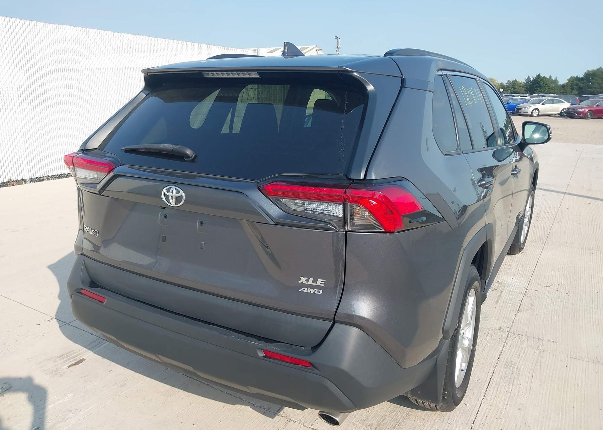 2021 TOYOTA RAV4 XLE