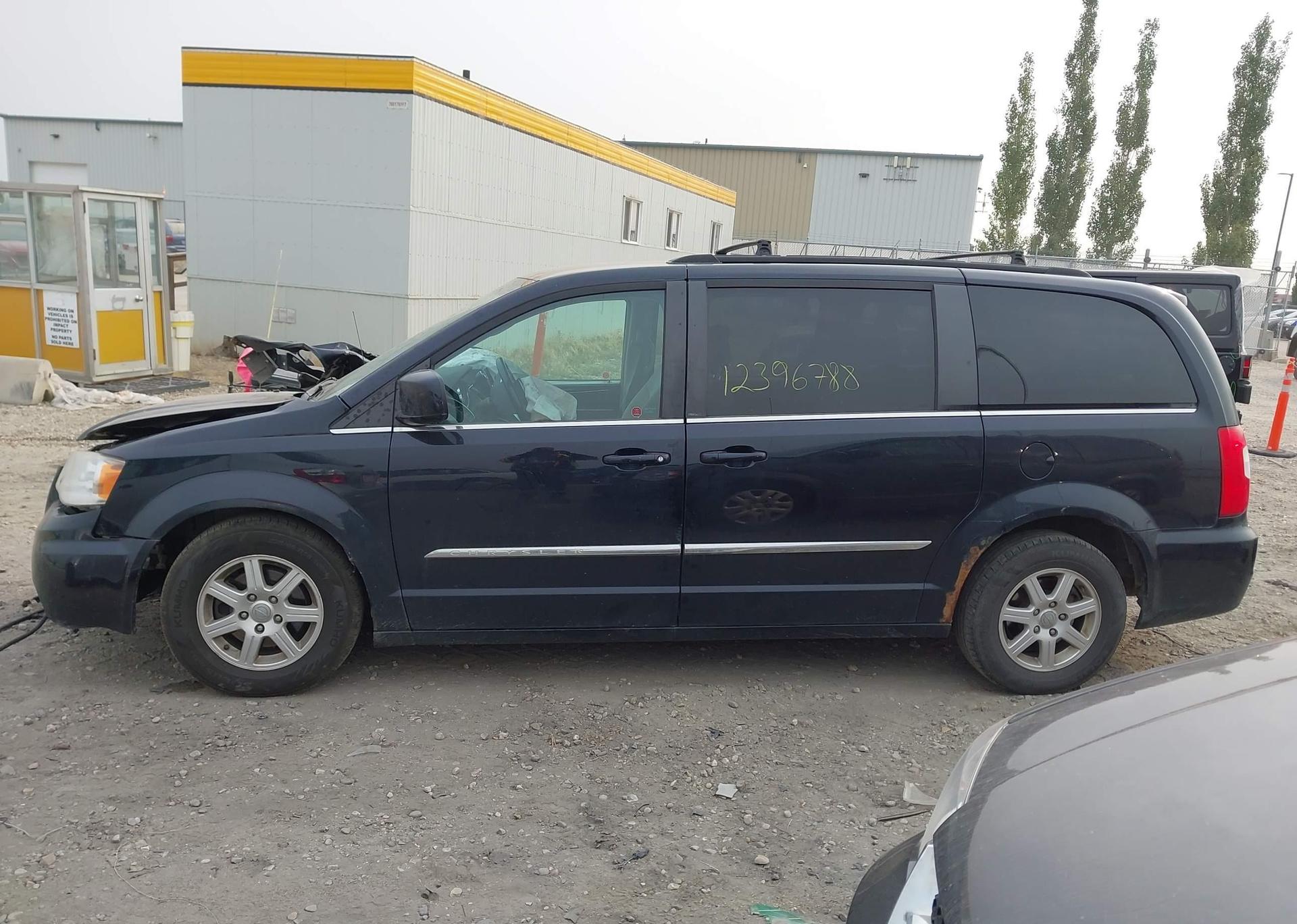 2011 CHRYSLER TOWN & COUNTRY TOURING