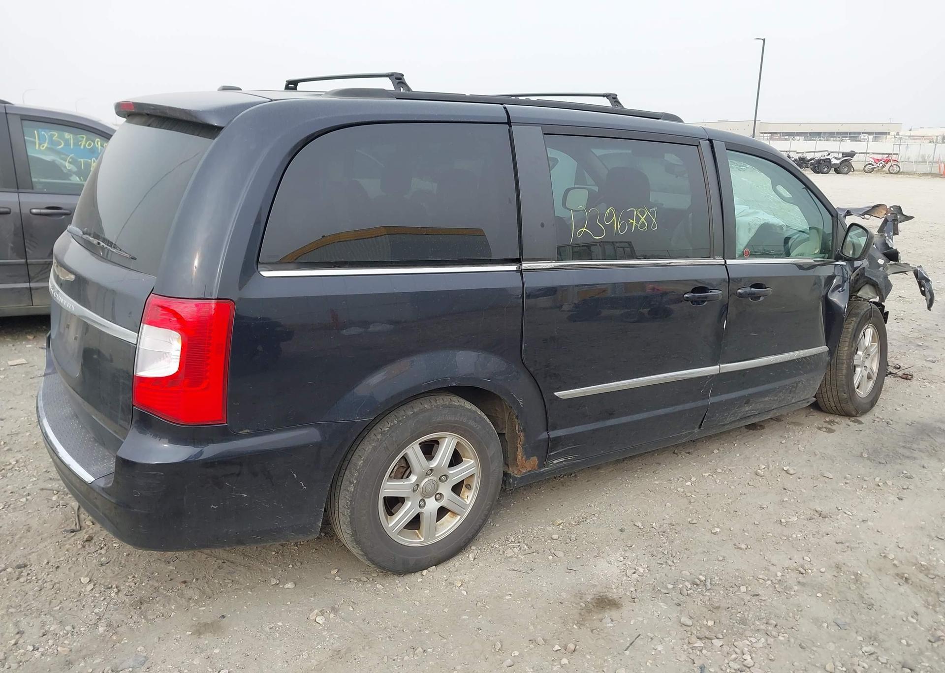 2011 CHRYSLER TOWN & COUNTRY TOURING