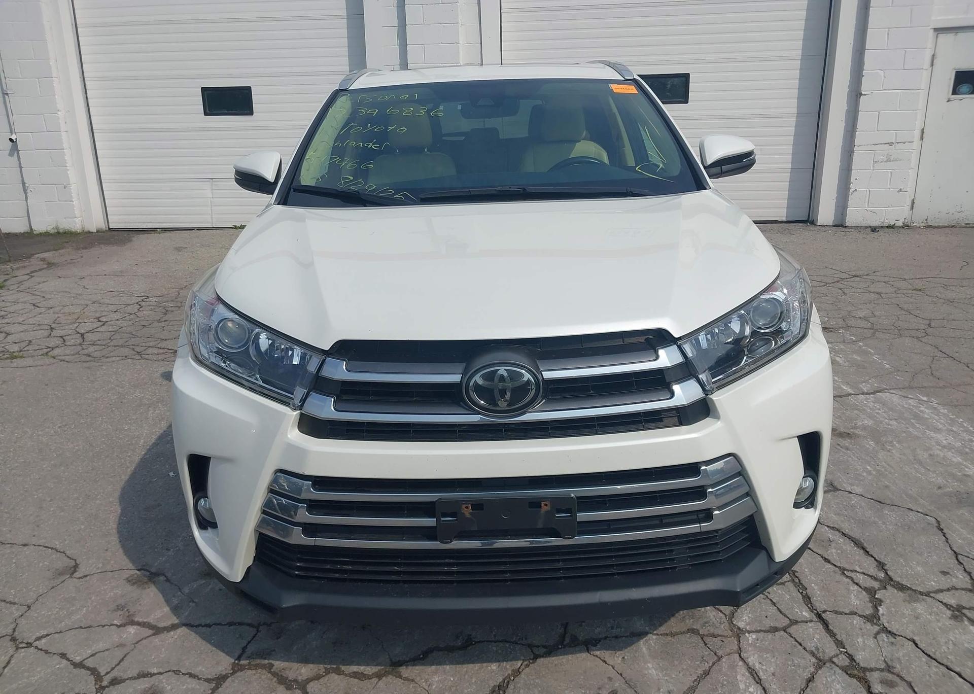 2017 TOYOTA HIGHLANDER SE