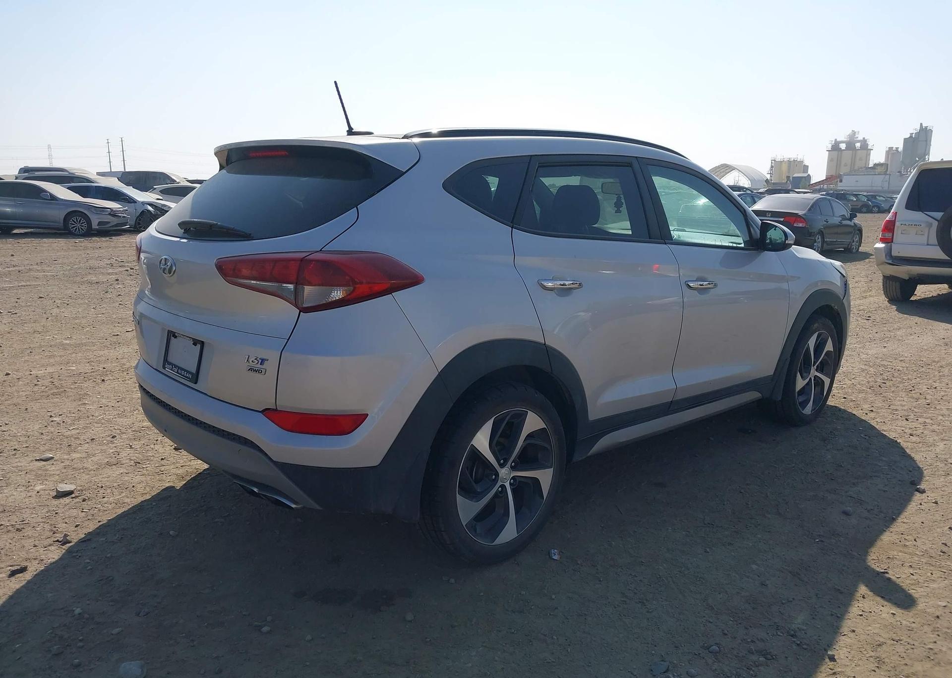 2017 HYUNDAI TUCSON SE