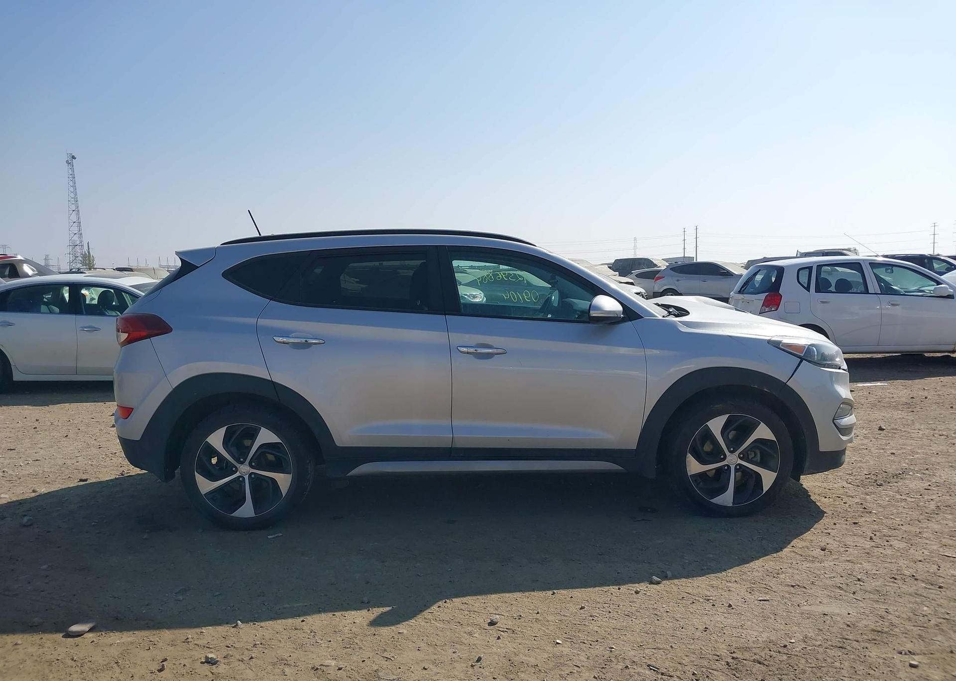 2017 HYUNDAI TUCSON SE