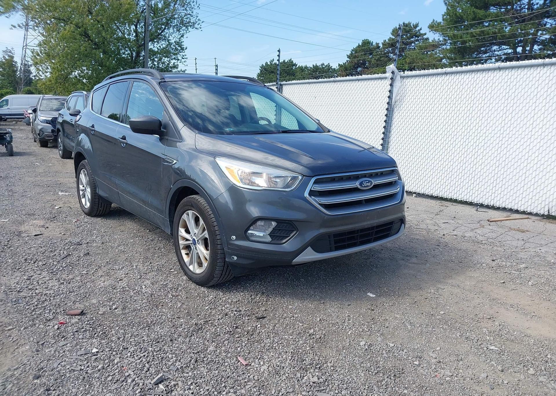 2017 FORD ESCAPE SE