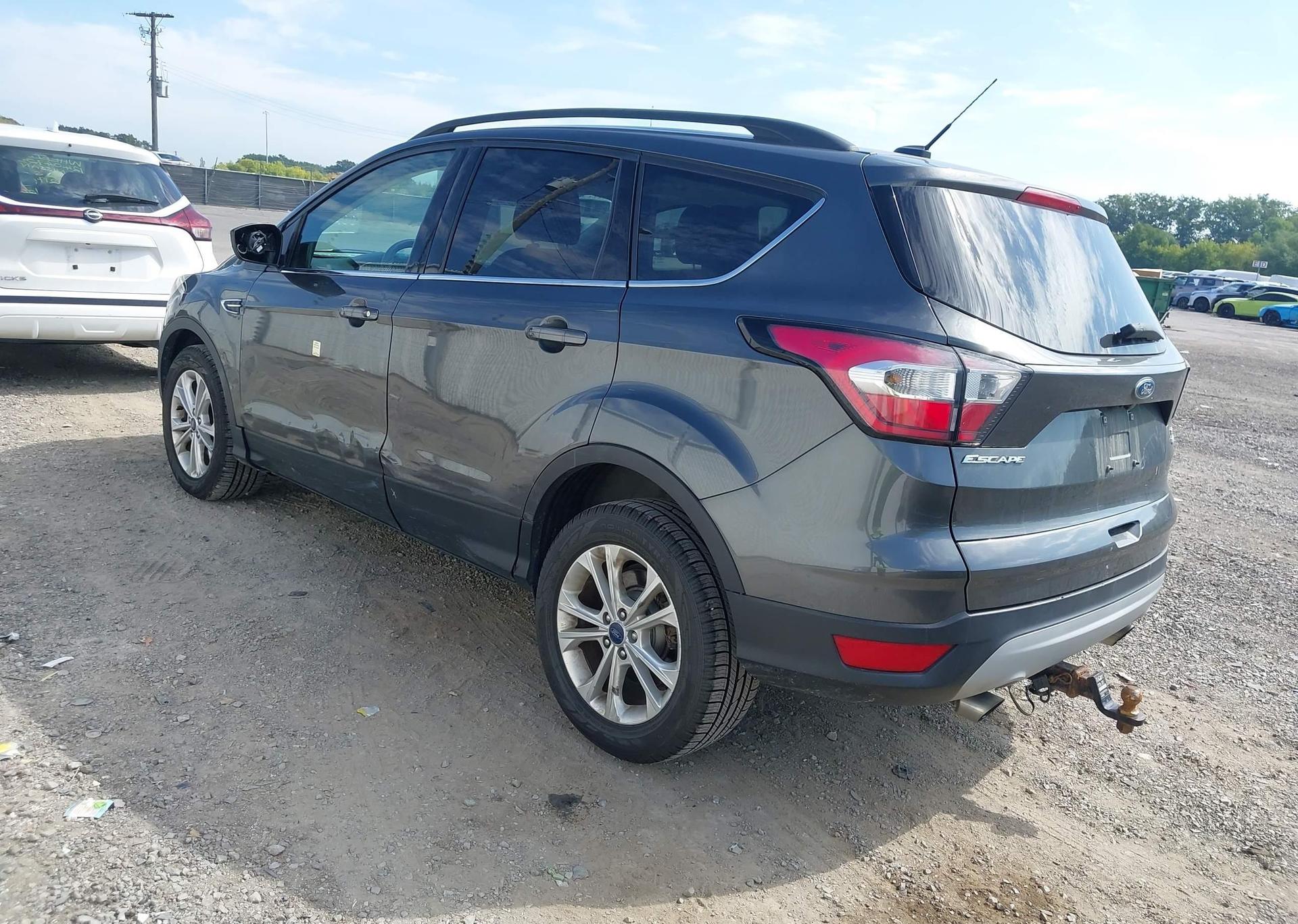 2017 FORD ESCAPE SE