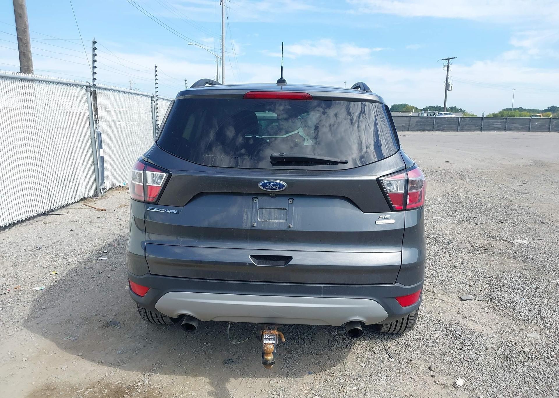 2017 FORD ESCAPE SE