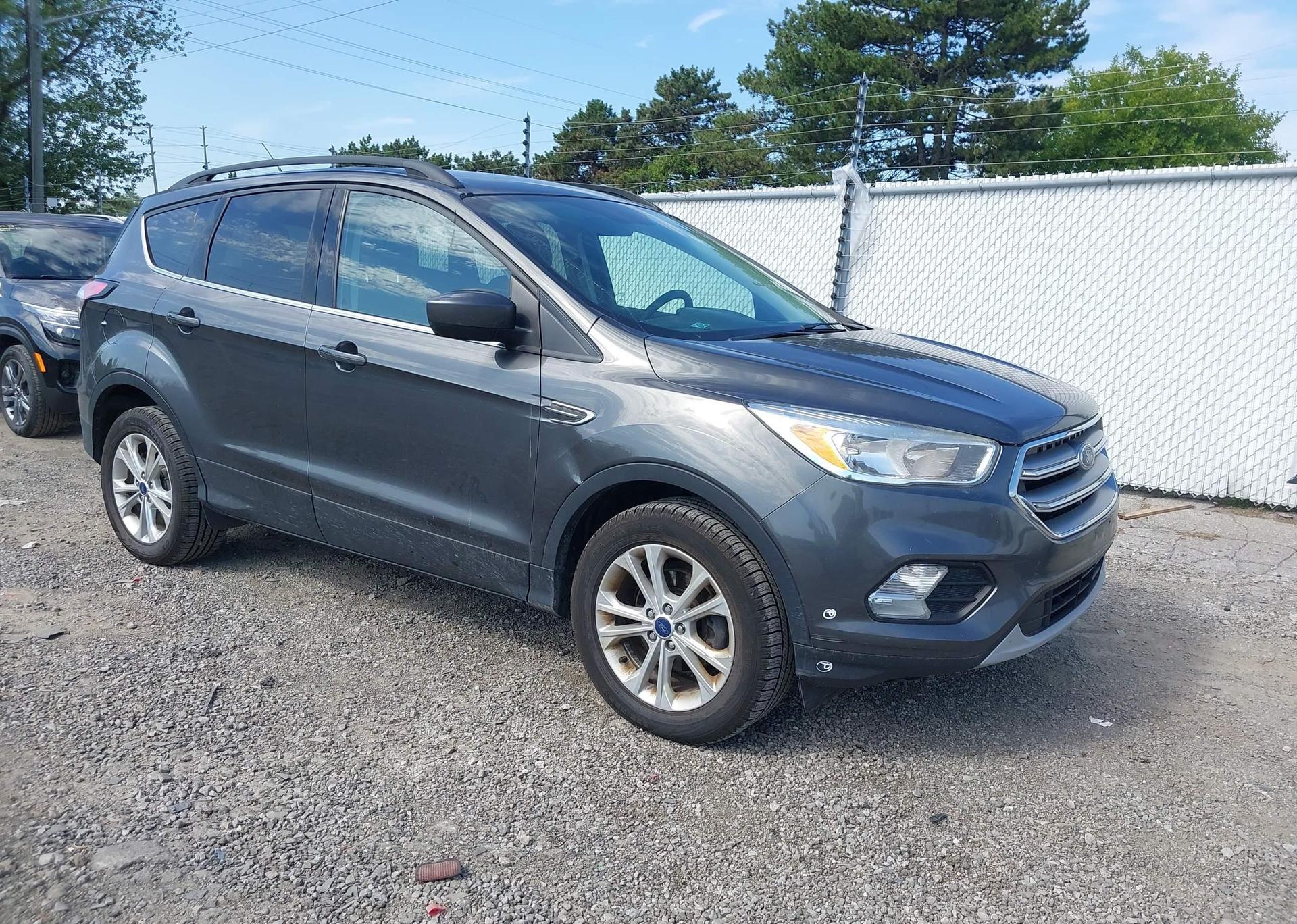 2017 FORD ESCAPE SE