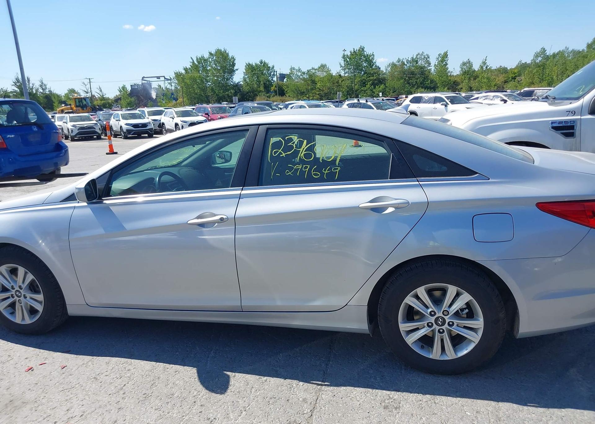 2011 HYUNDAI SONATA GLS