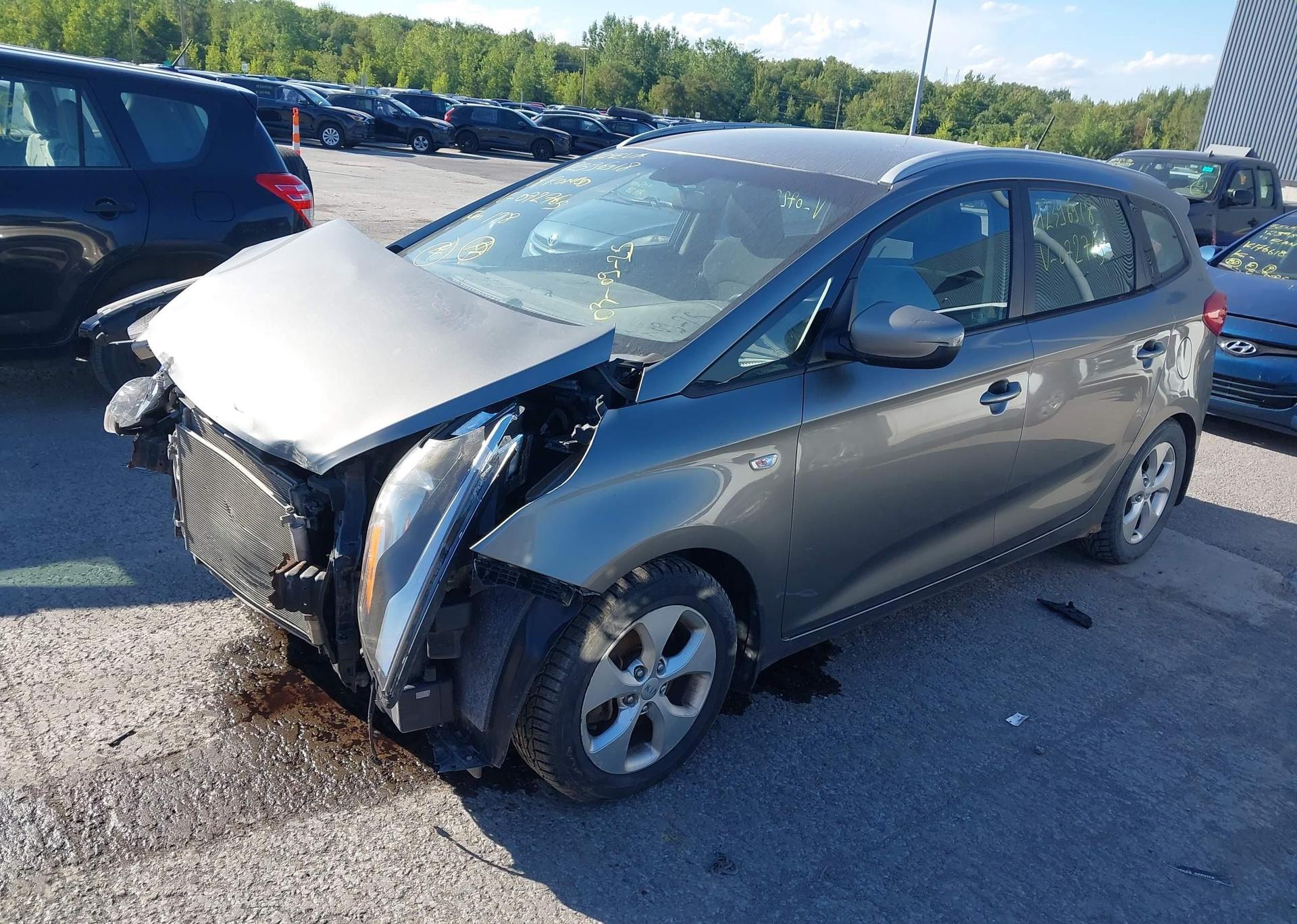 2014 KIA RONDO LX