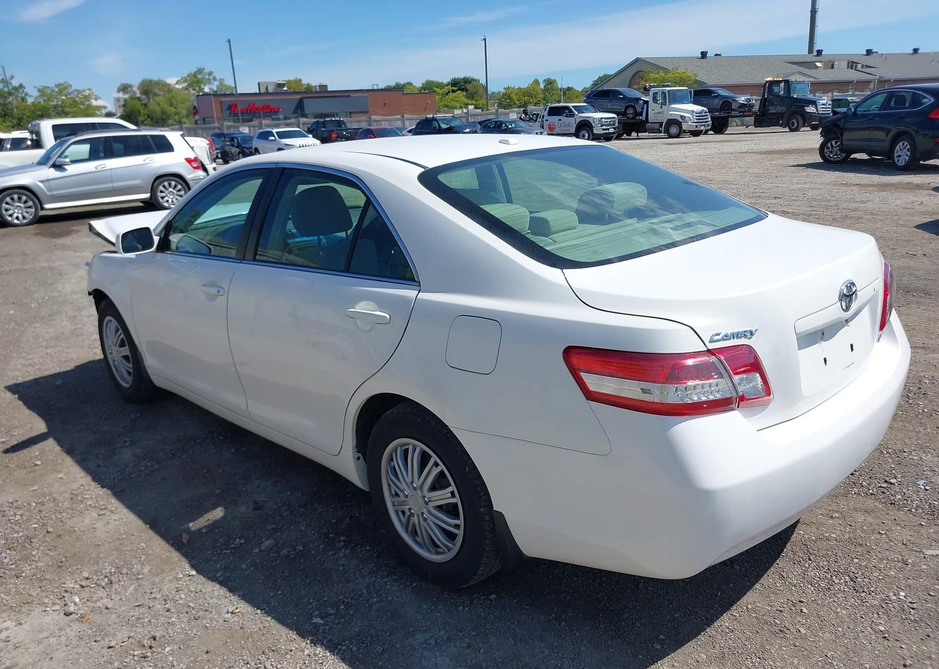 2011 TOYOTA CAMRY SE