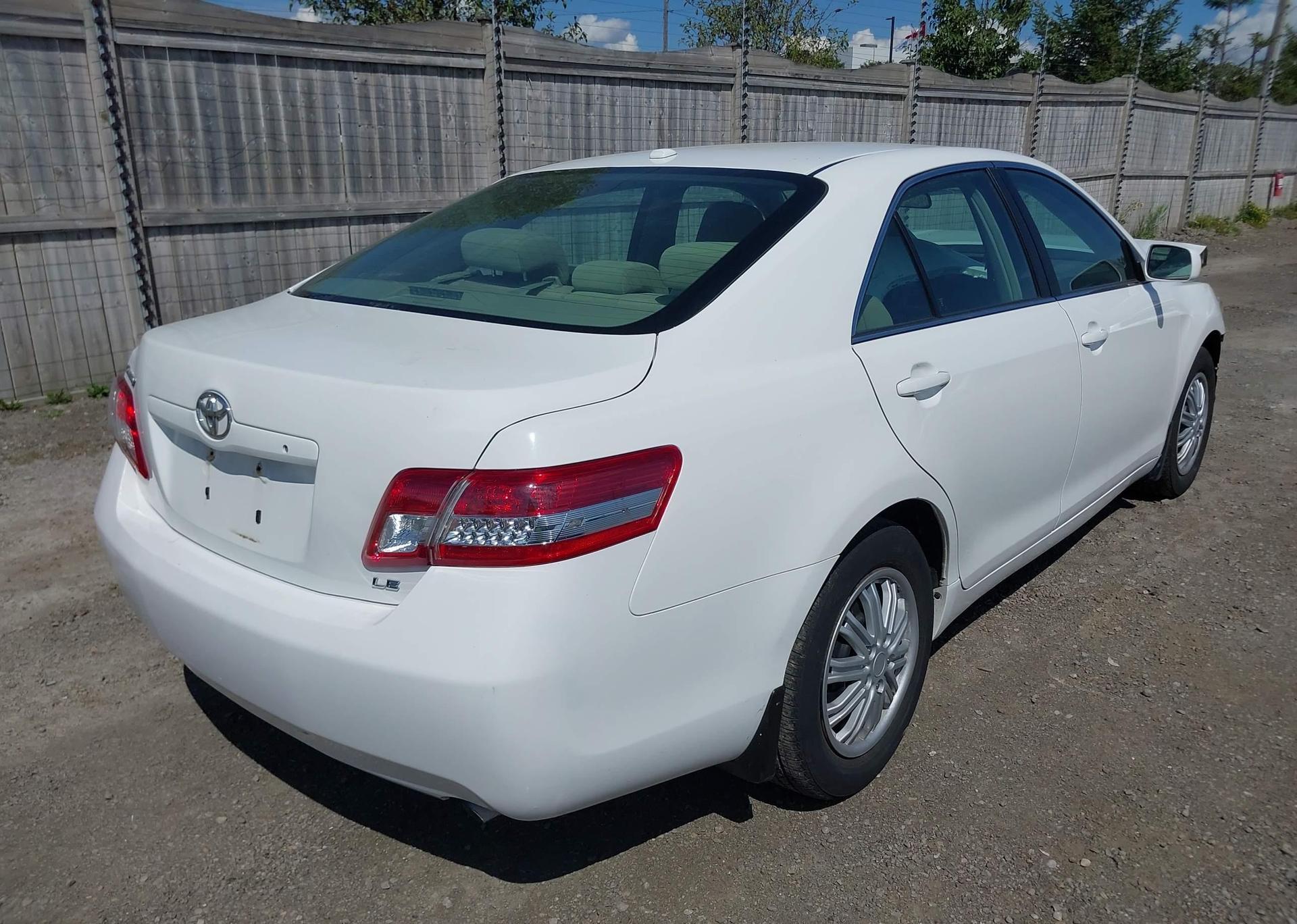 2011 TOYOTA CAMRY SE
