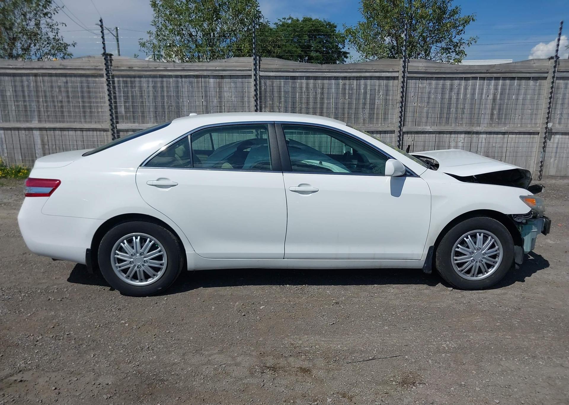 2011 TOYOTA CAMRY SE