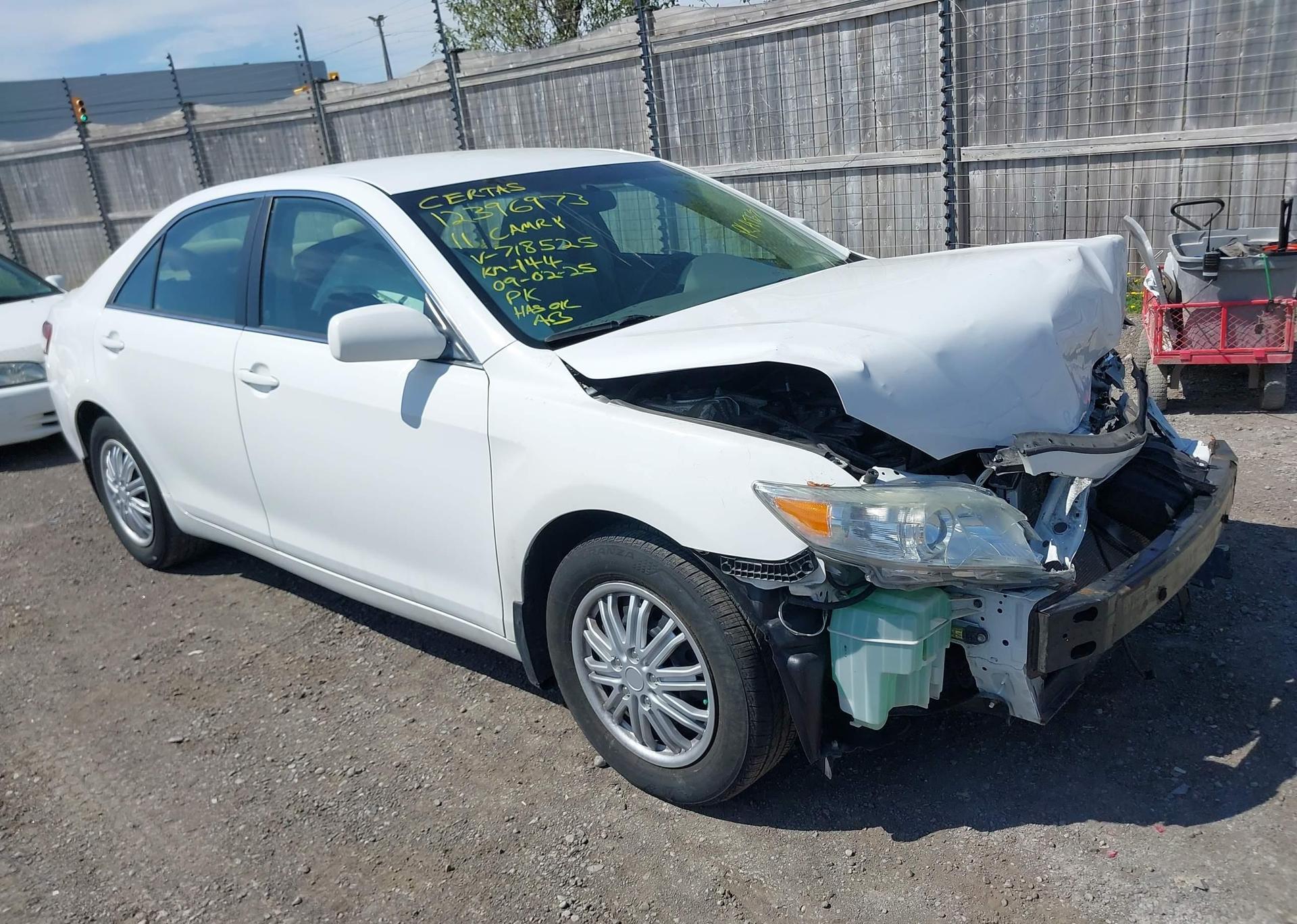 2011 TOYOTA CAMRY SE