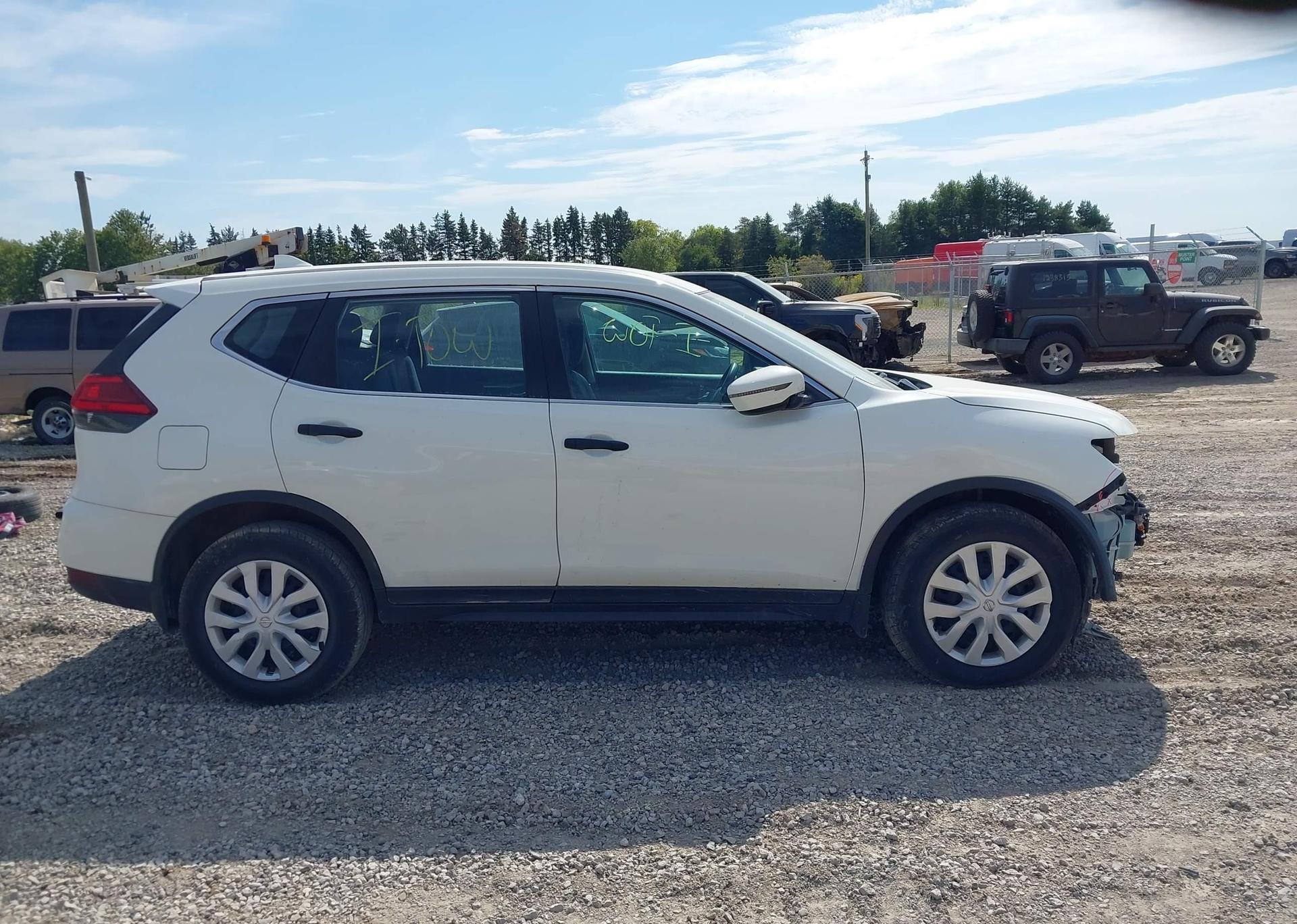 2017 NISSAN ROGUE SV