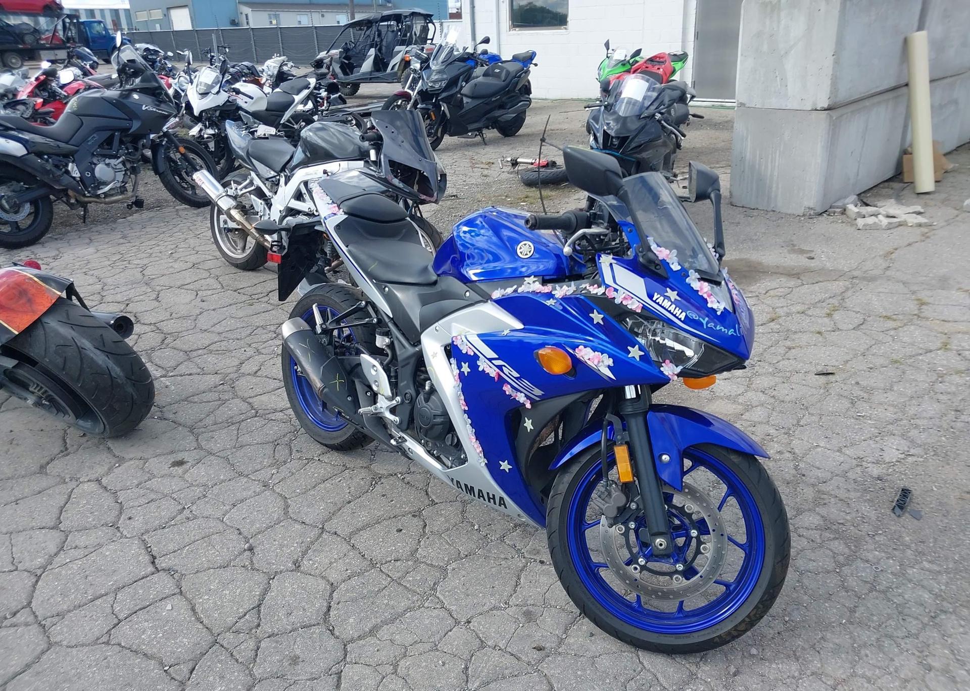 2017 YAMAHA YZFR3