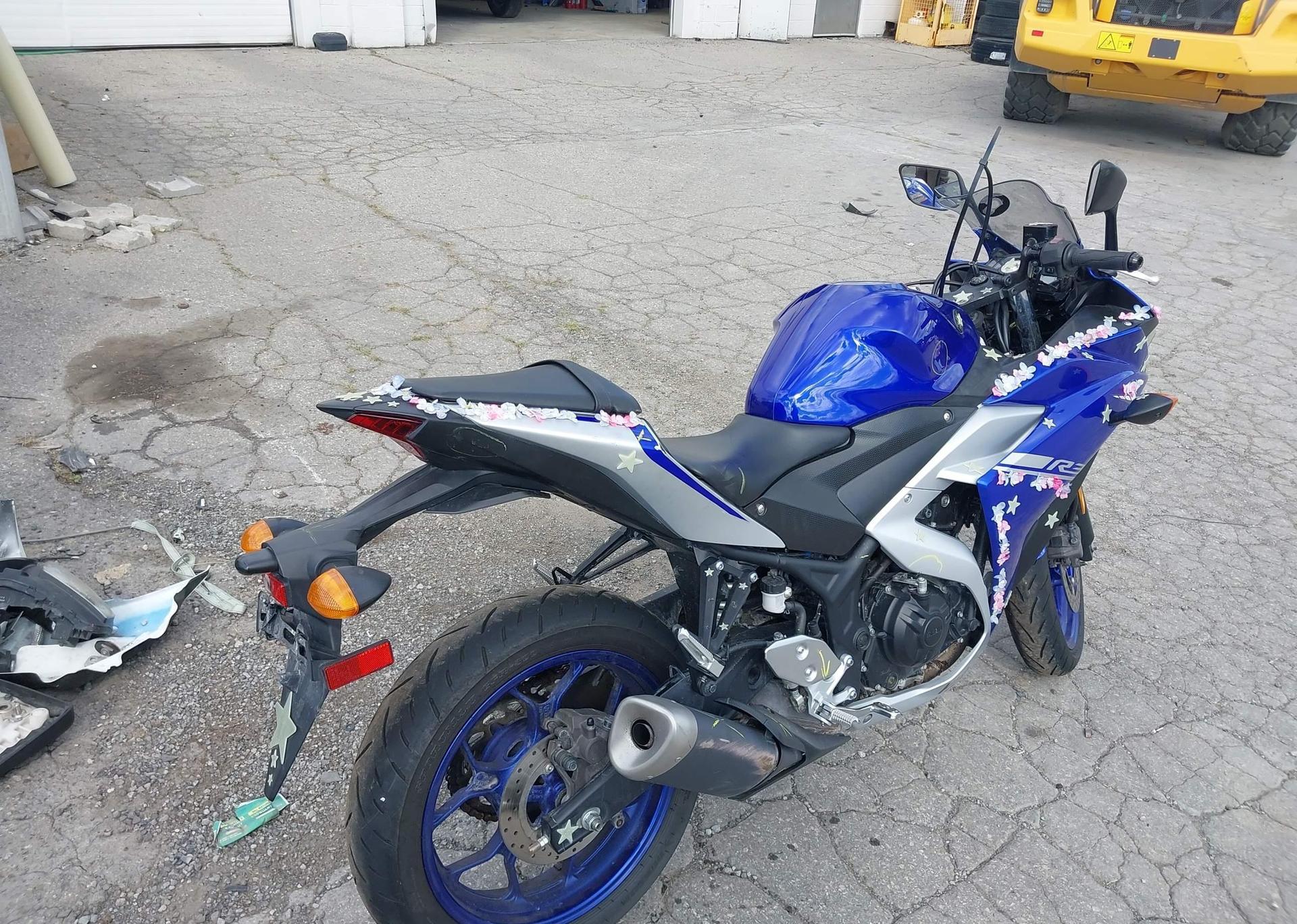 2017 YAMAHA YZFR3