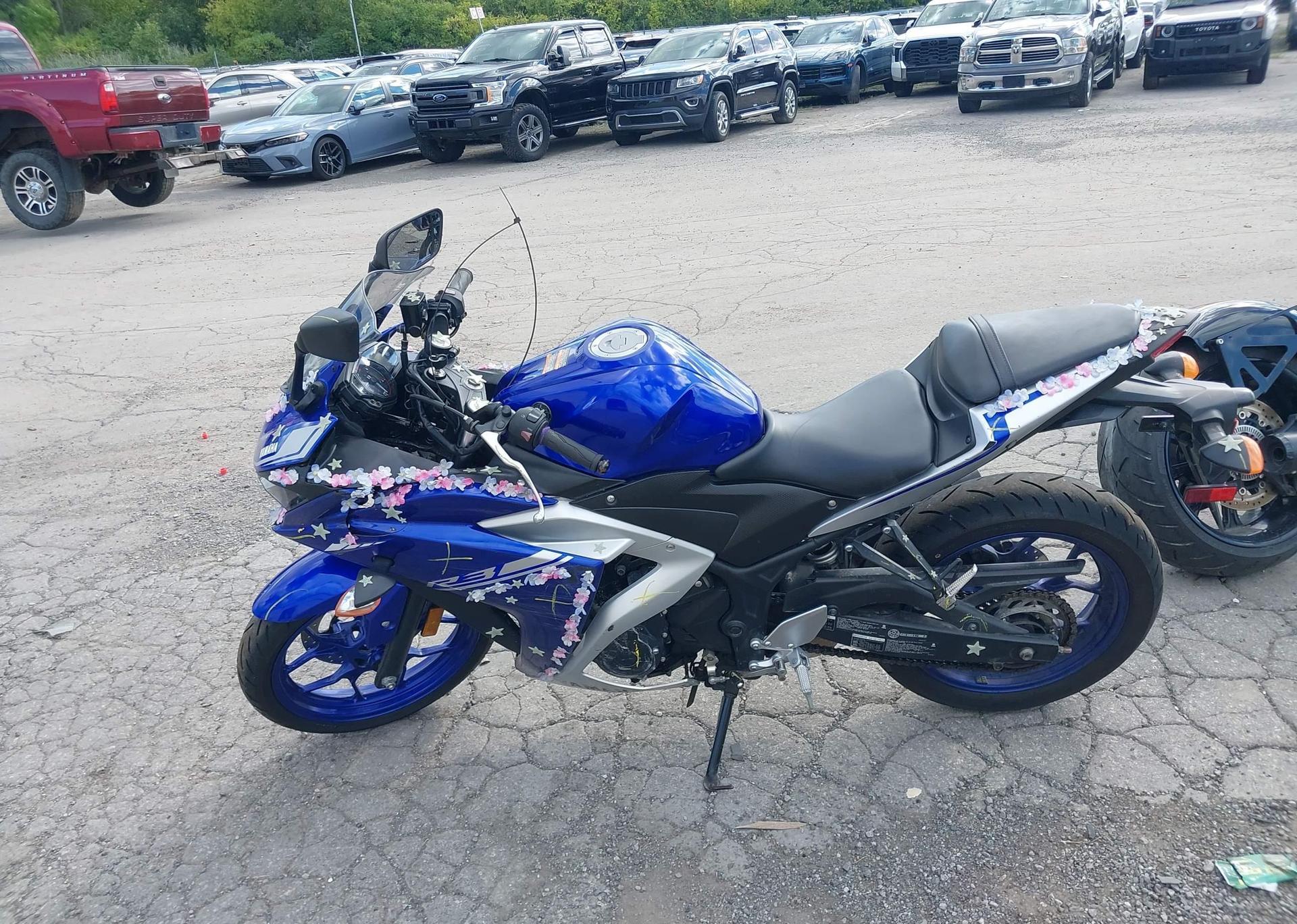 2017 YAMAHA YZFR3