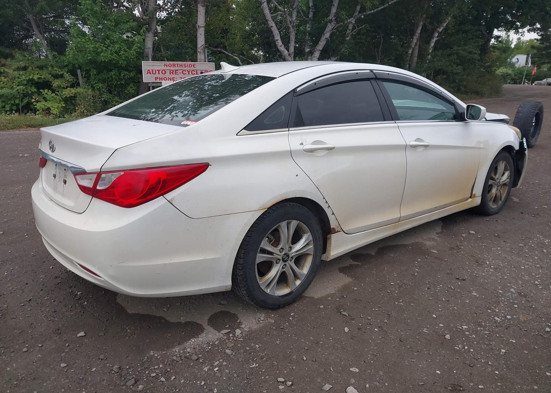 2011 HYUNDAI SONATA GL