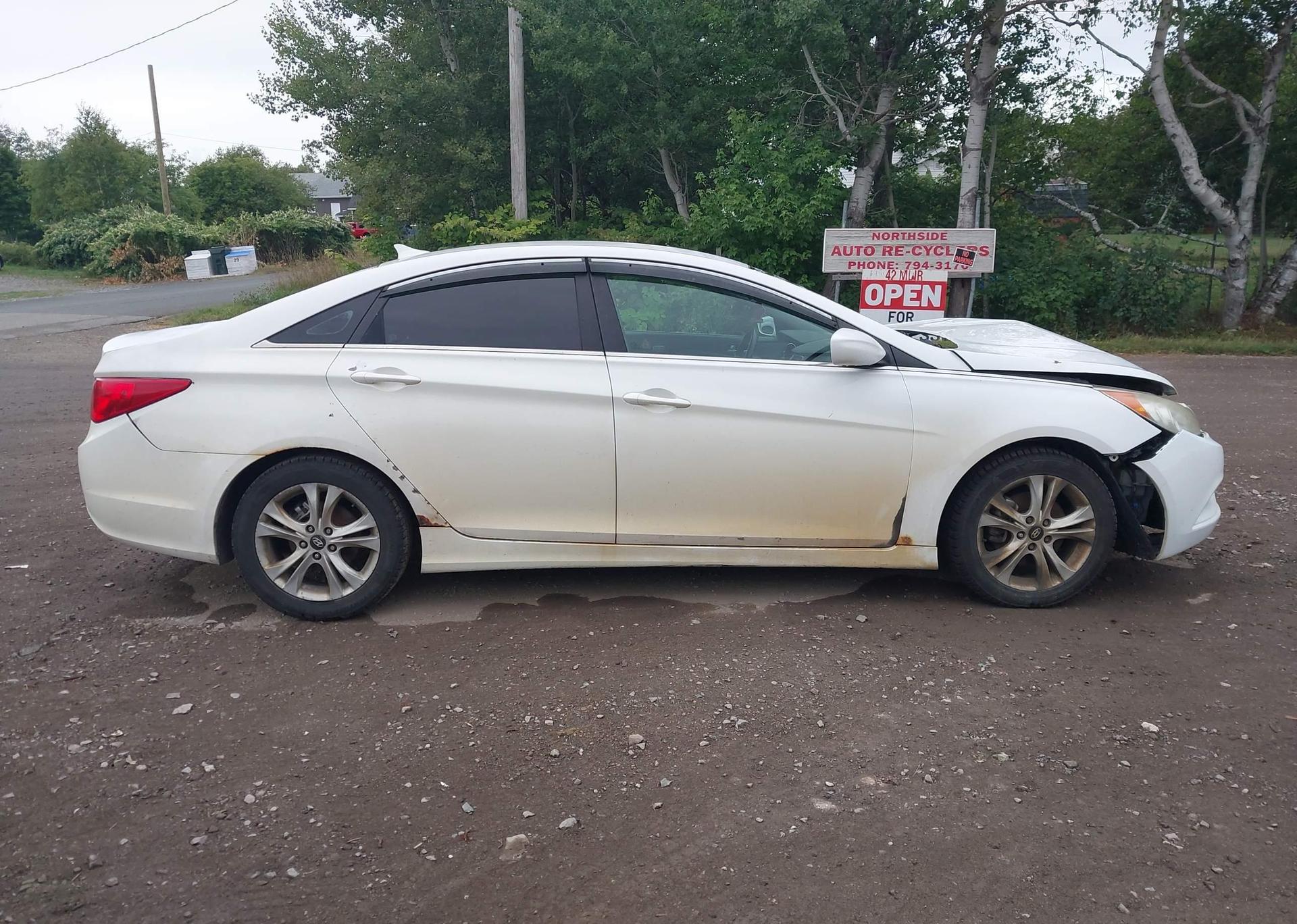 2011 HYUNDAI SONATA GL
