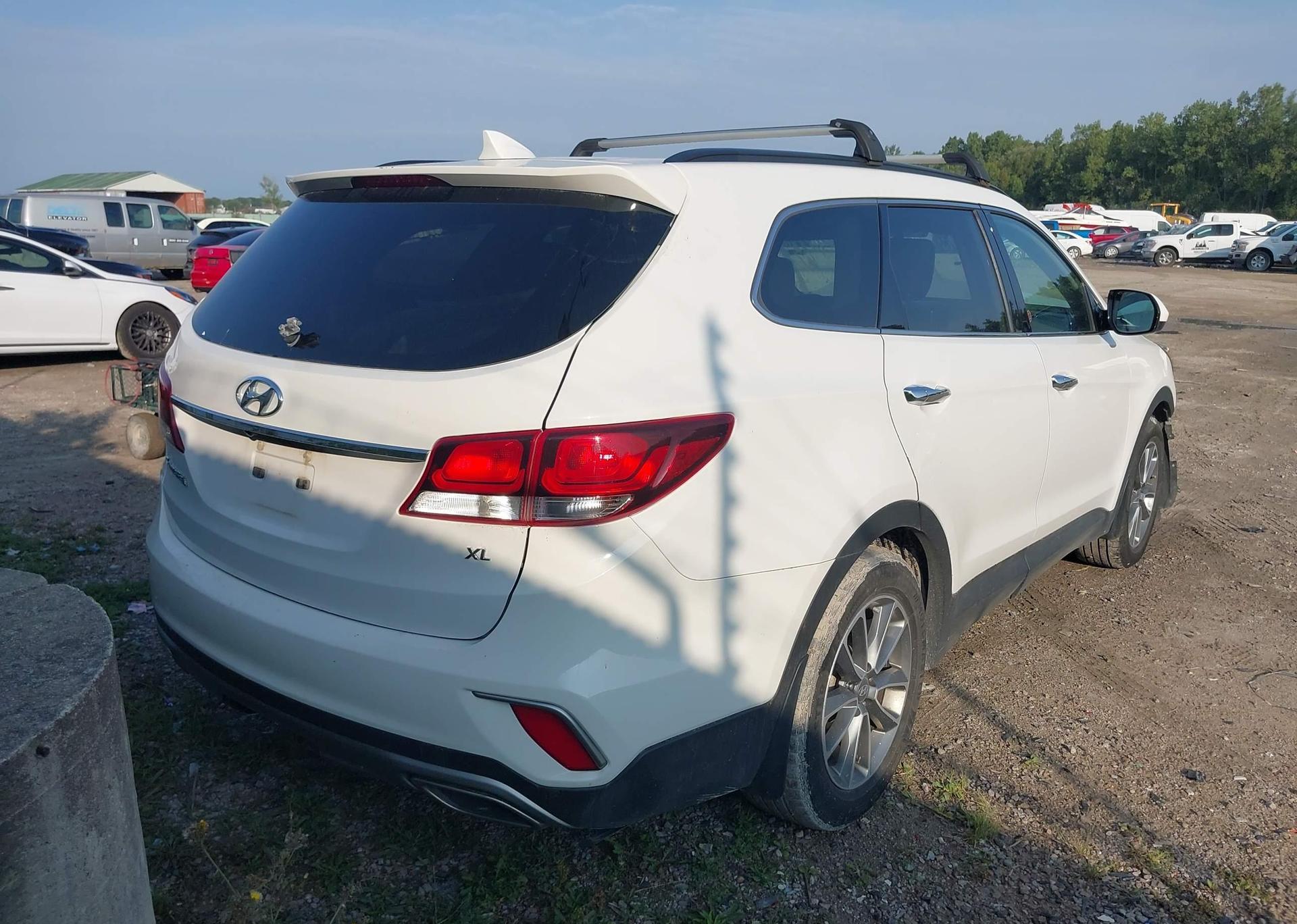 2017 HYUNDAI SANTA FE SE