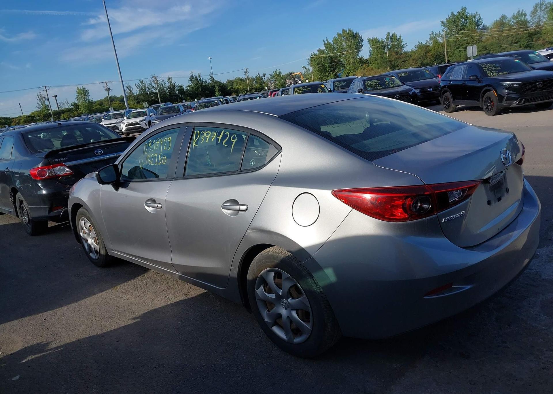 2015 MAZDA MAZDA3