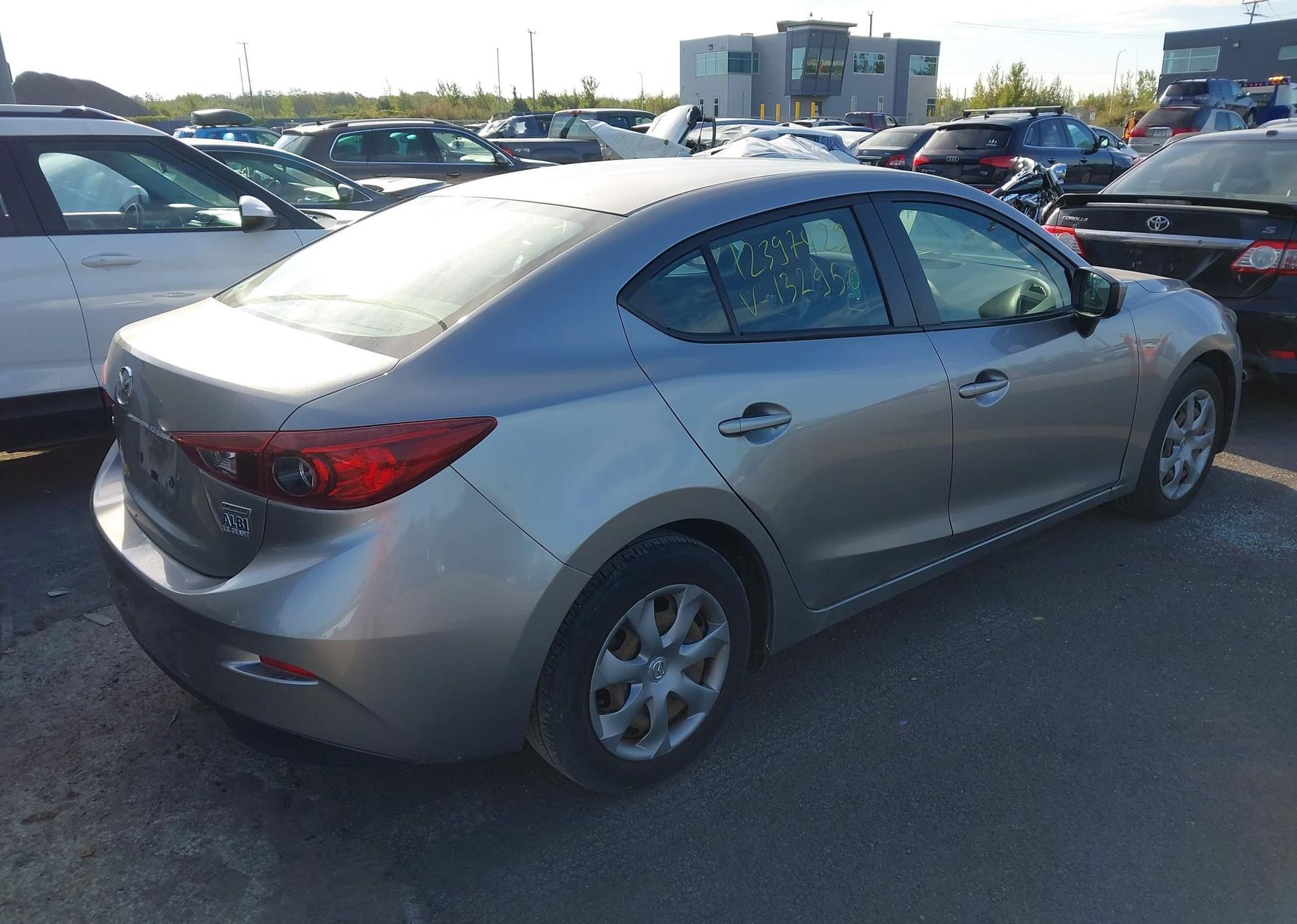 2015 MAZDA MAZDA3