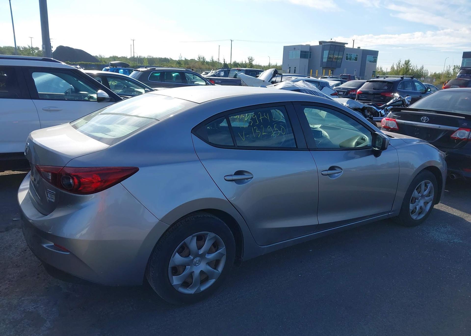 2015 MAZDA MAZDA3