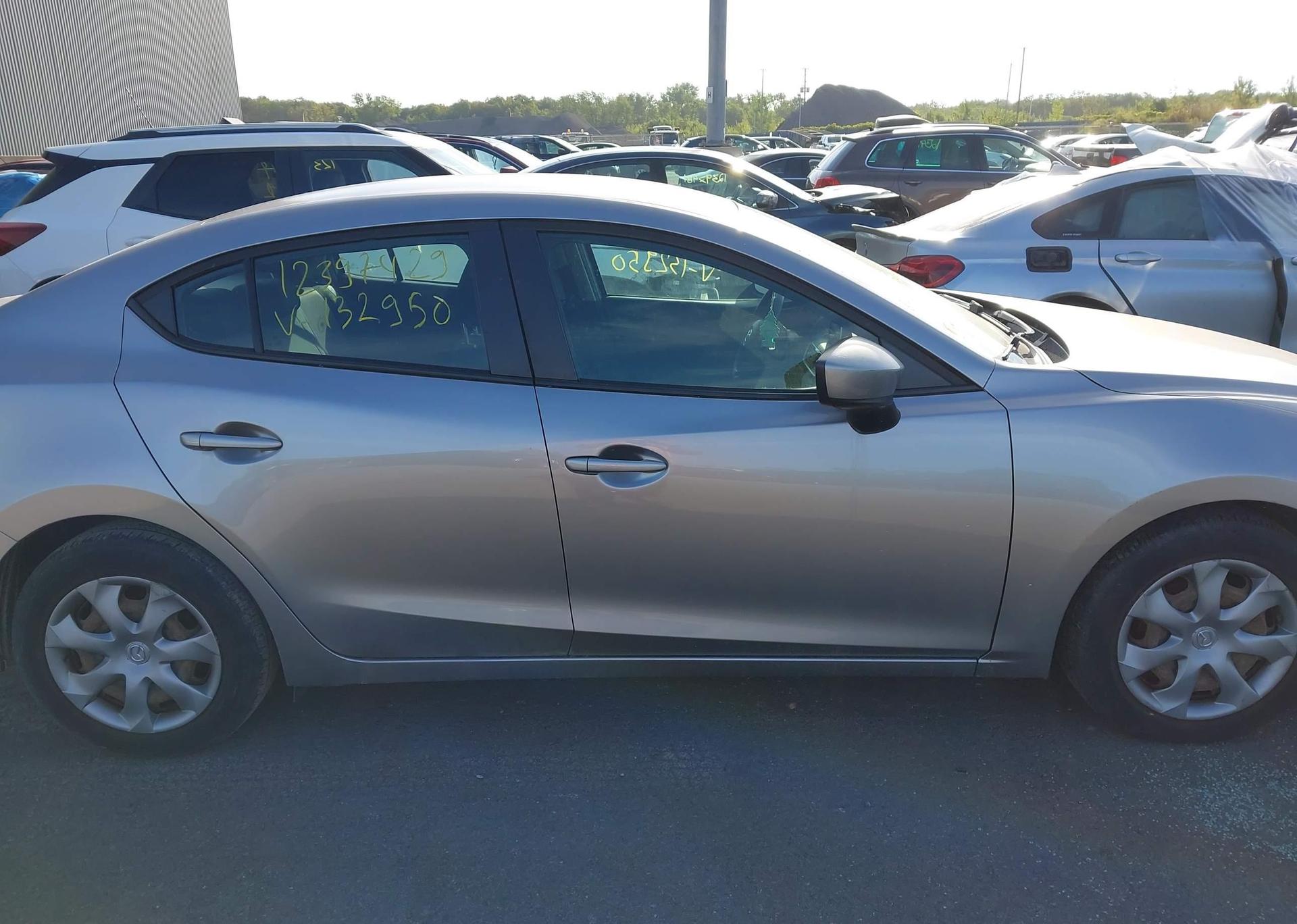 2015 MAZDA MAZDA3