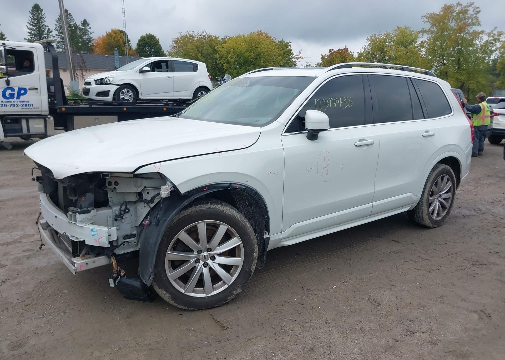 2017 VOLVO XC90 T6 MOMENTUM
