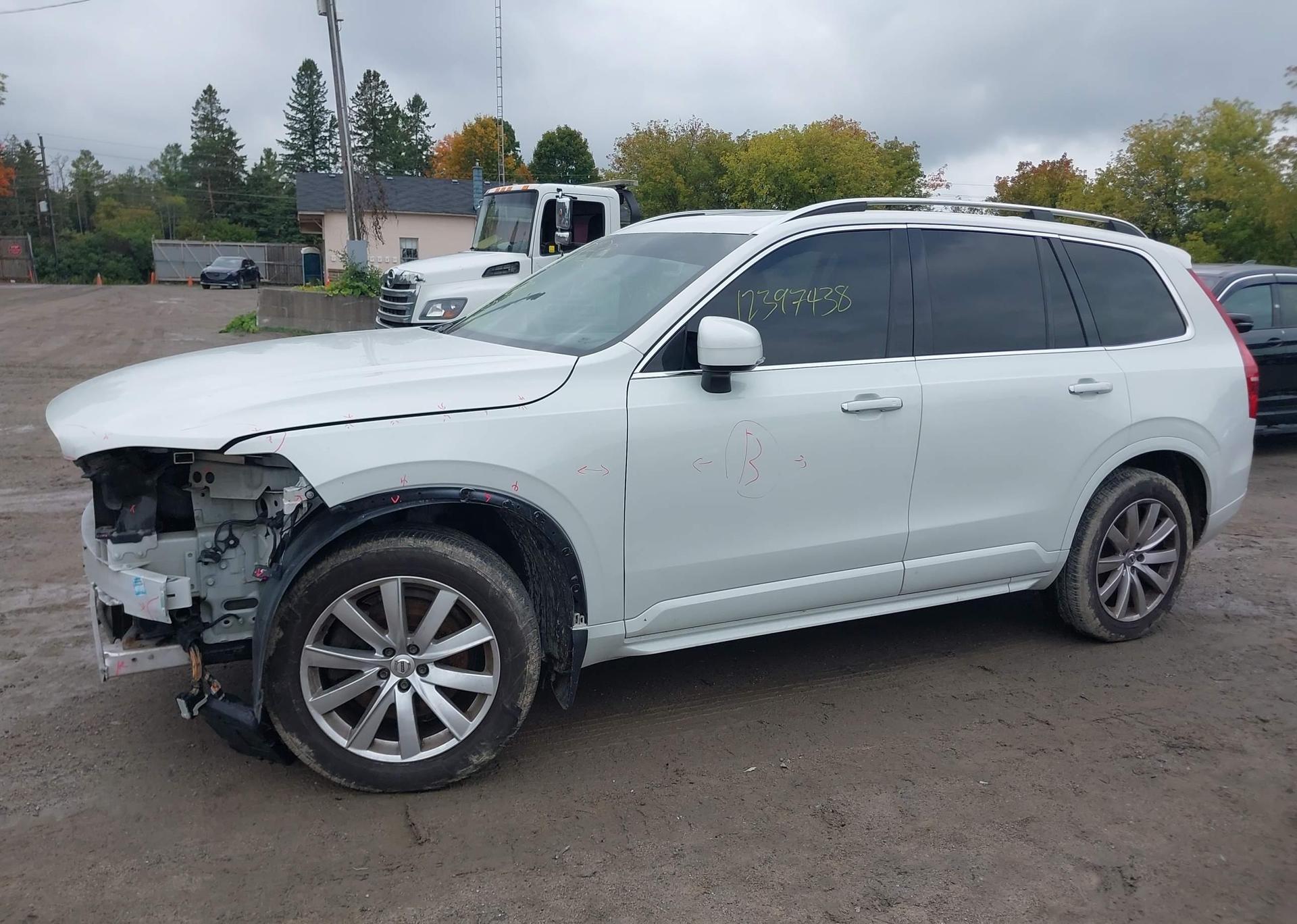 2017 VOLVO XC90 T6 MOMENTUM