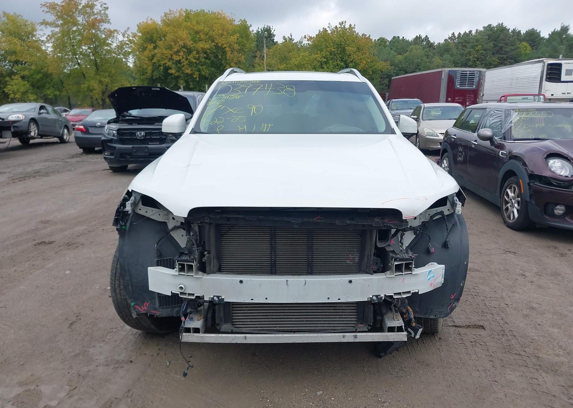 2017 VOLVO XC90 T6 MOMENTUM