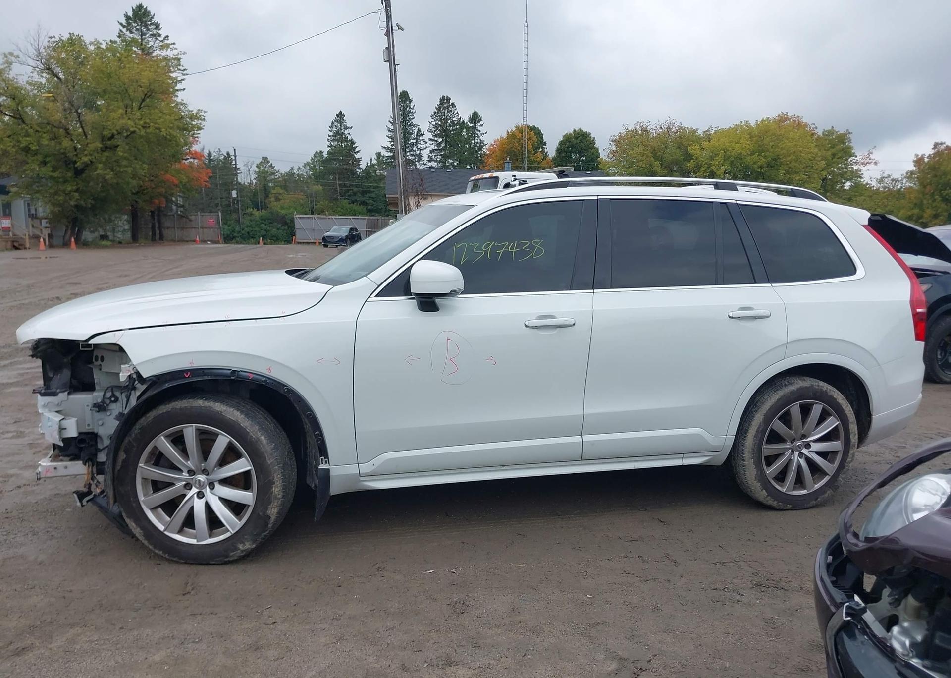 2017 VOLVO XC90 T6 MOMENTUM