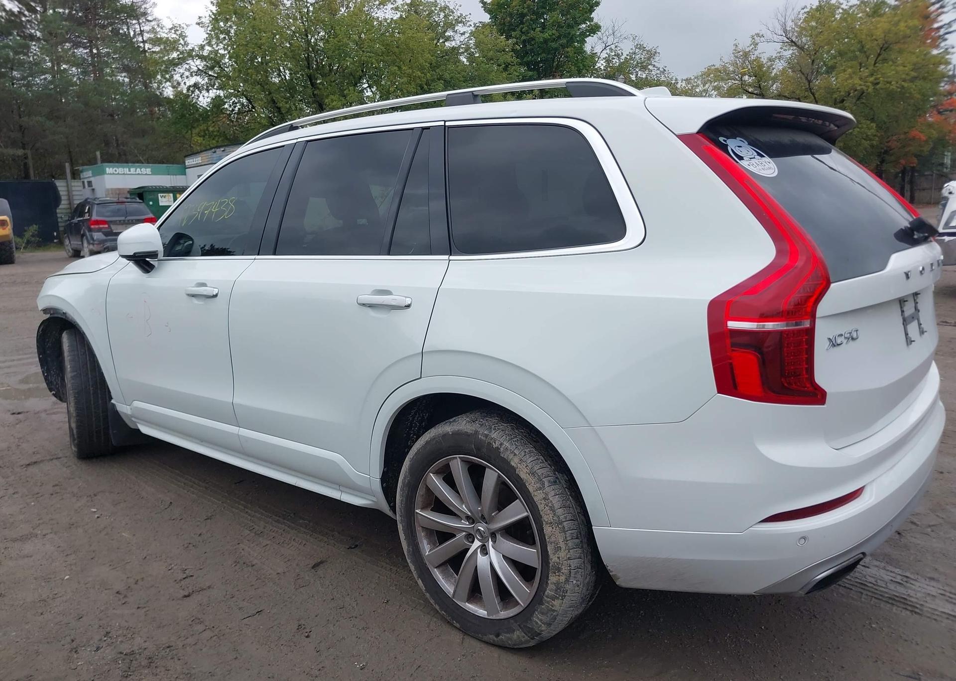 2017 VOLVO XC90 T6 MOMENTUM