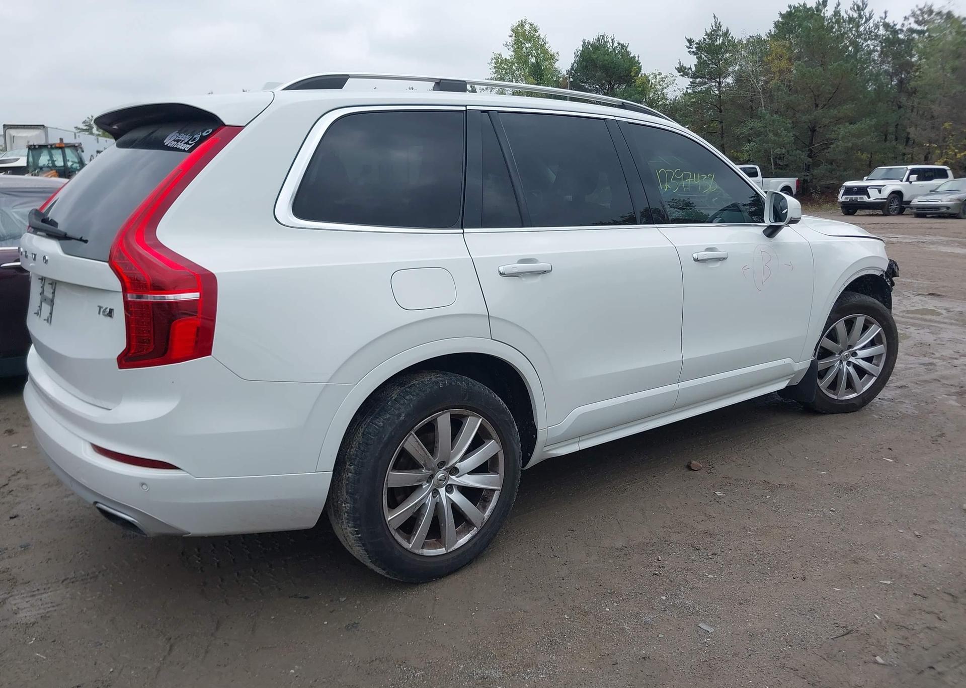 2017 VOLVO XC90 T6 MOMENTUM