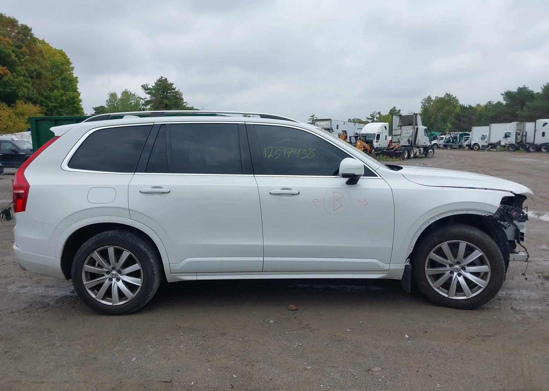 2017 VOLVO XC90 T6 MOMENTUM