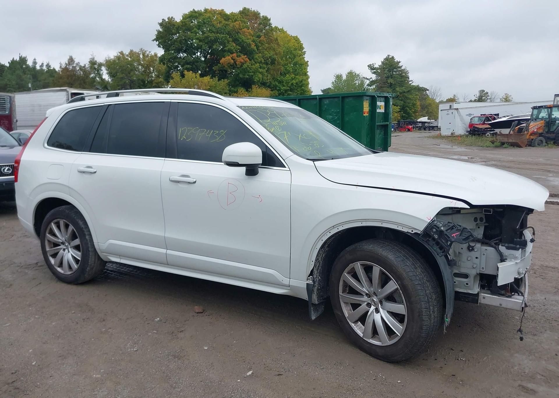2017 VOLVO XC90 T6 MOMENTUM