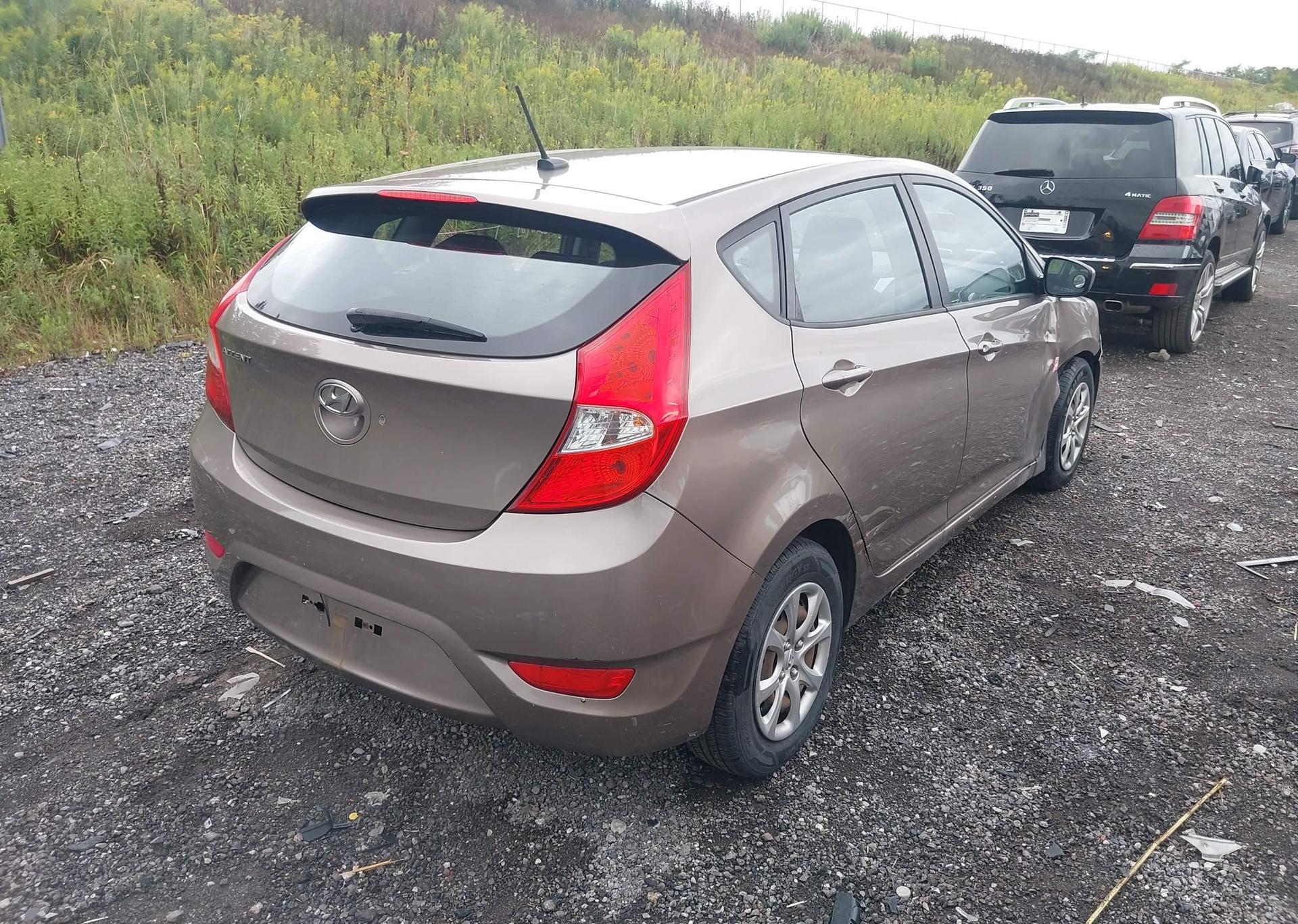 2014 HYUNDAI ACCENT GL