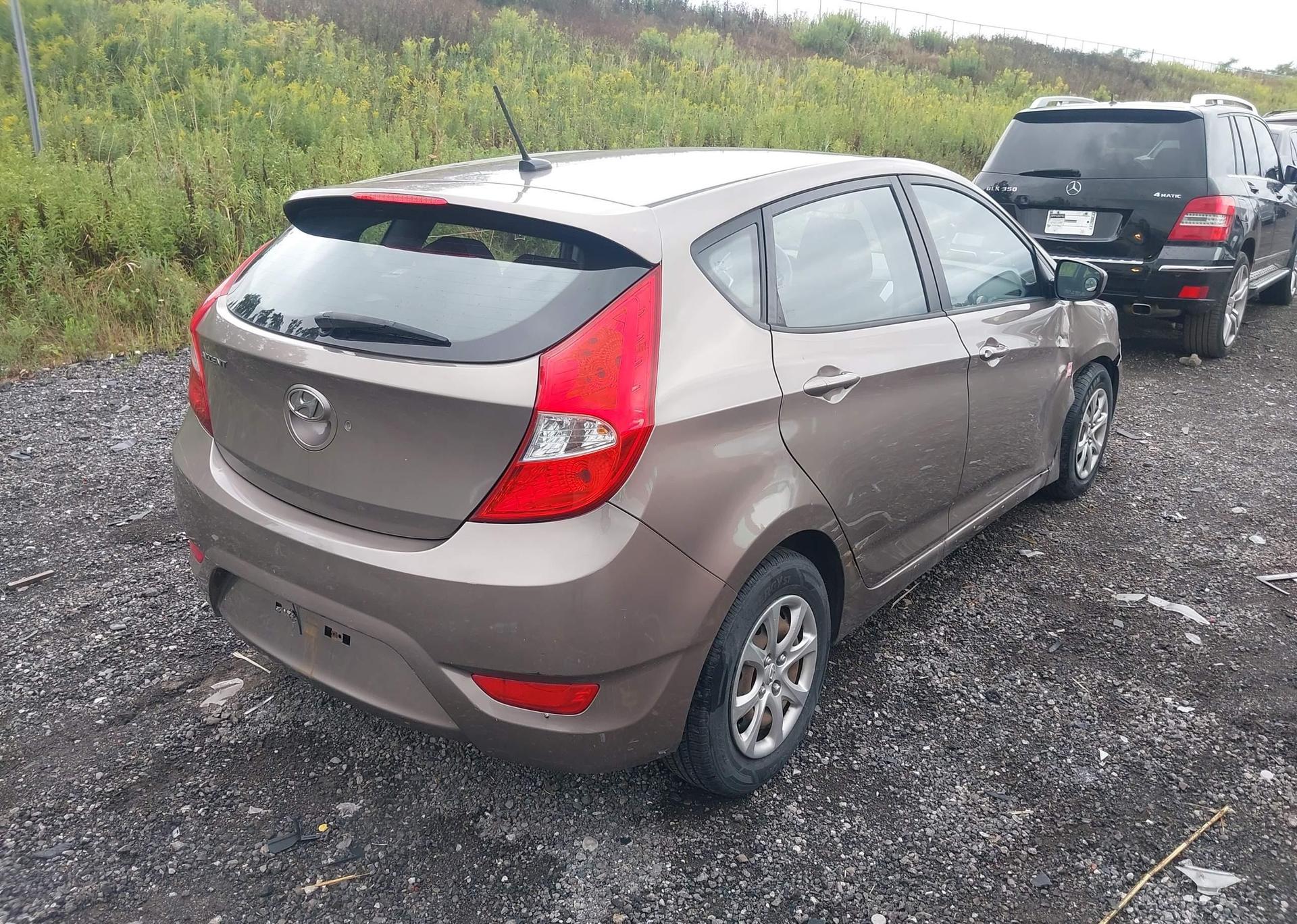 2014 HYUNDAI ACCENT GL
