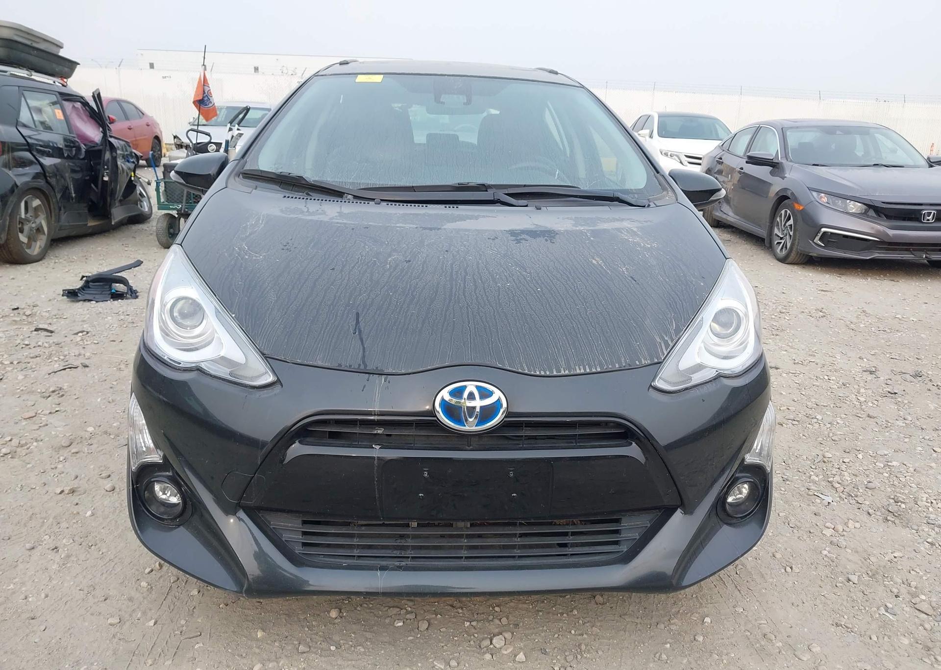 2016 TOYOTA Prius c