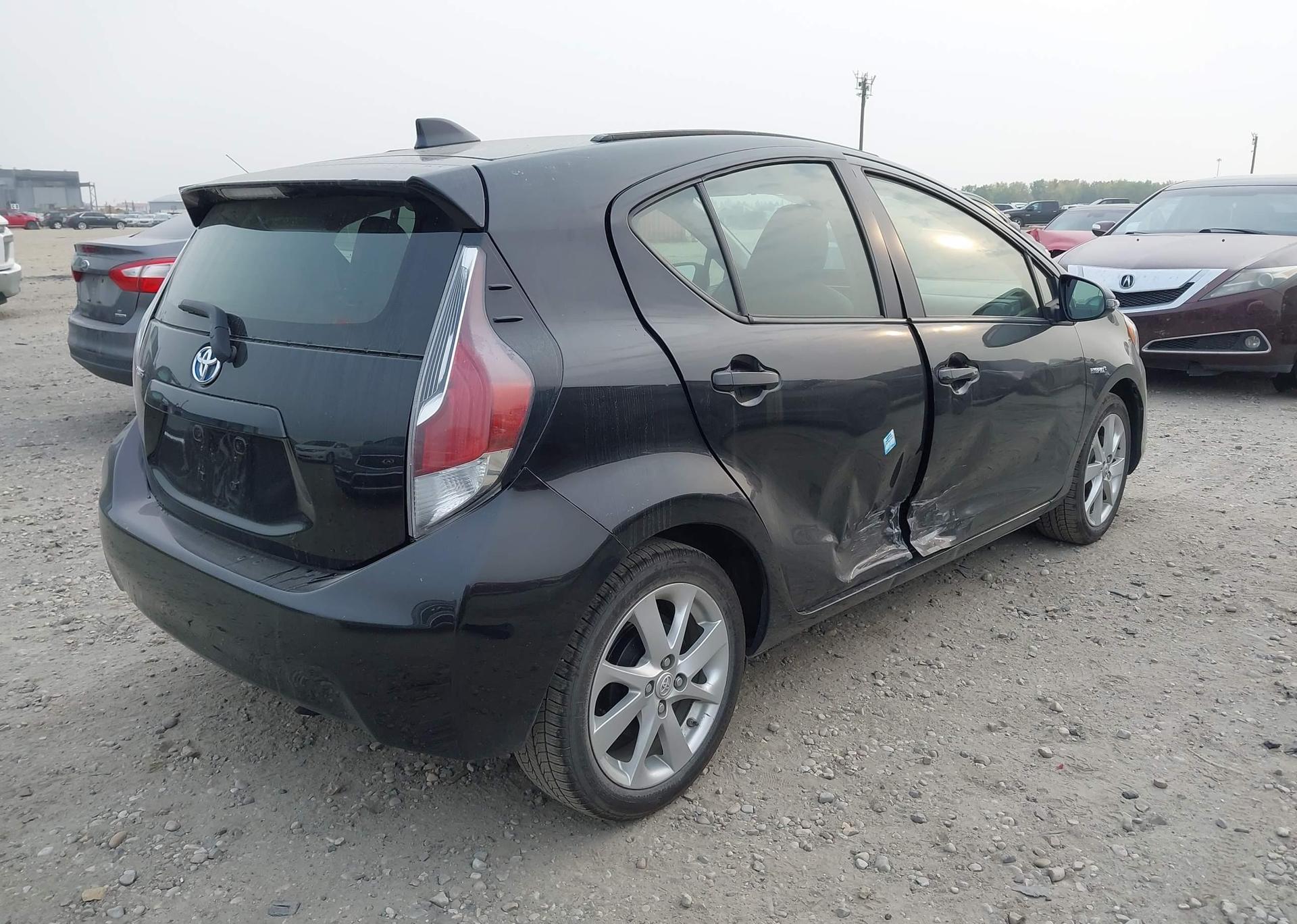 2016 TOYOTA Prius c