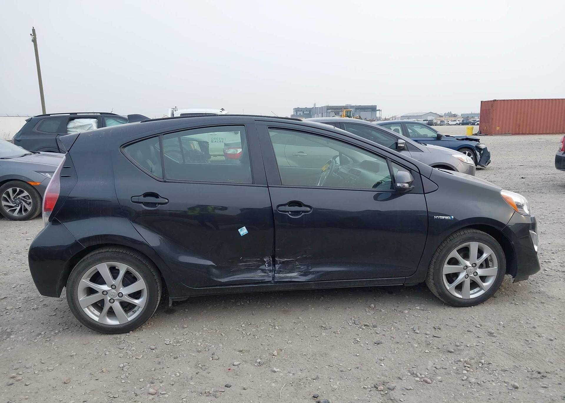 2016 TOYOTA Prius c