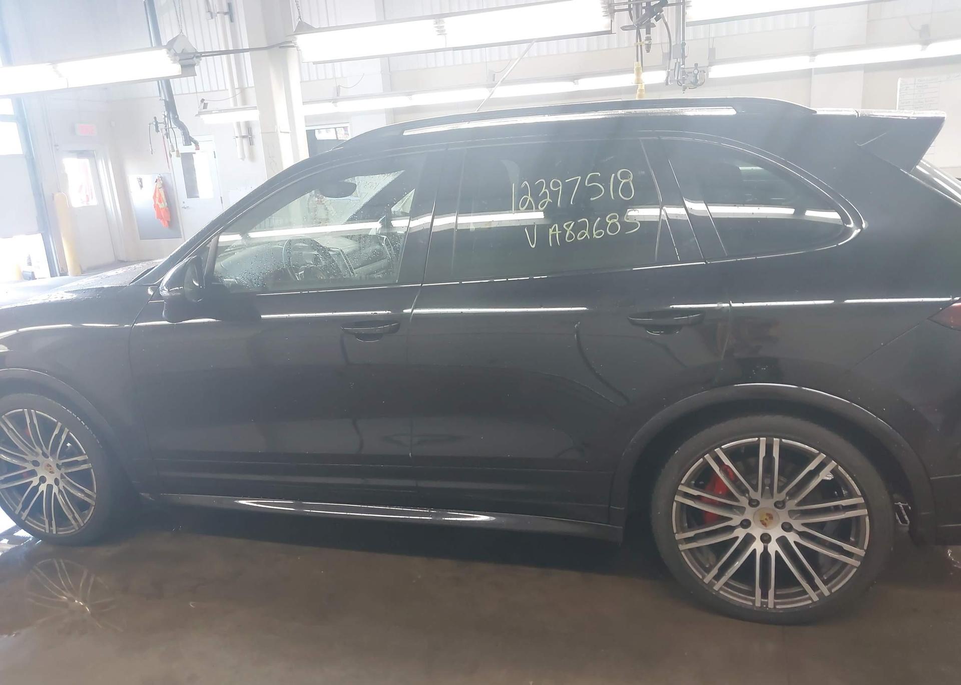 2017 PORSCHE CAYENNE GTS