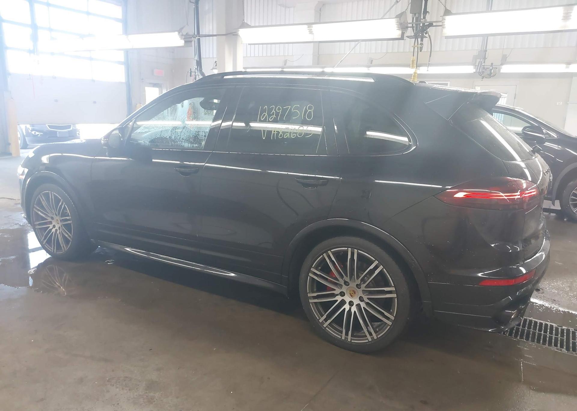 2017 PORSCHE CAYENNE GTS