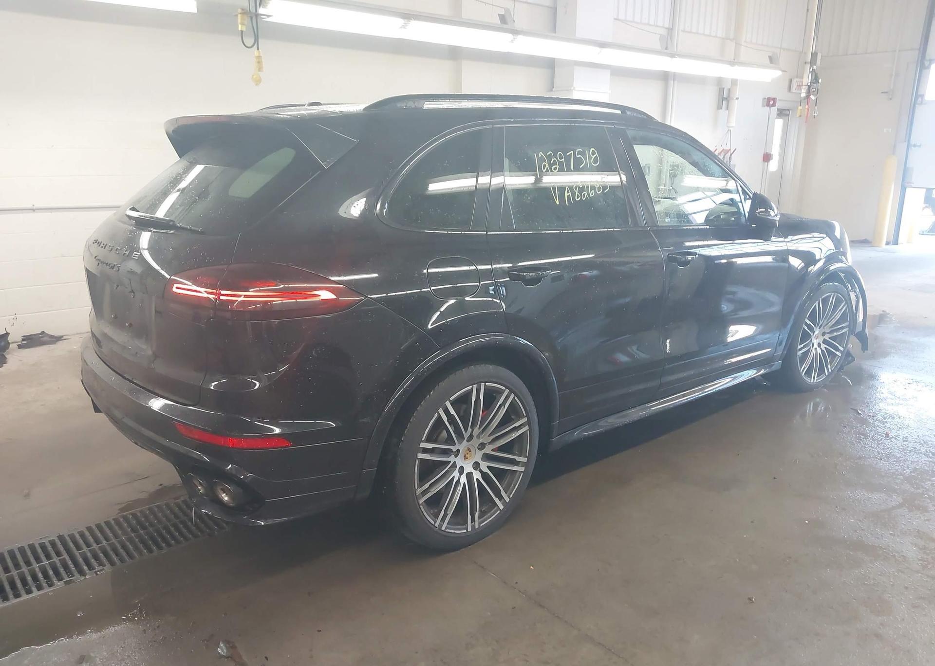 2017 PORSCHE CAYENNE GTS