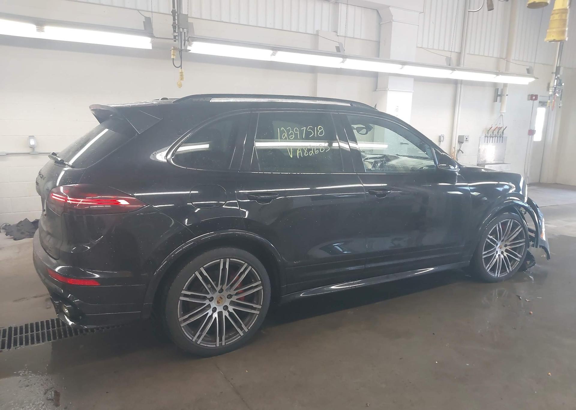 2017 PORSCHE CAYENNE GTS